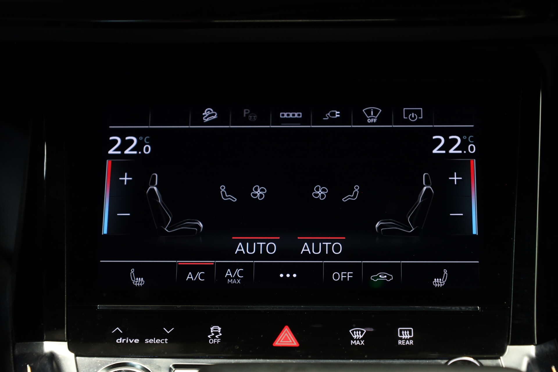 AUDI Q8 Sportback e-tron, photo 16 sur 17