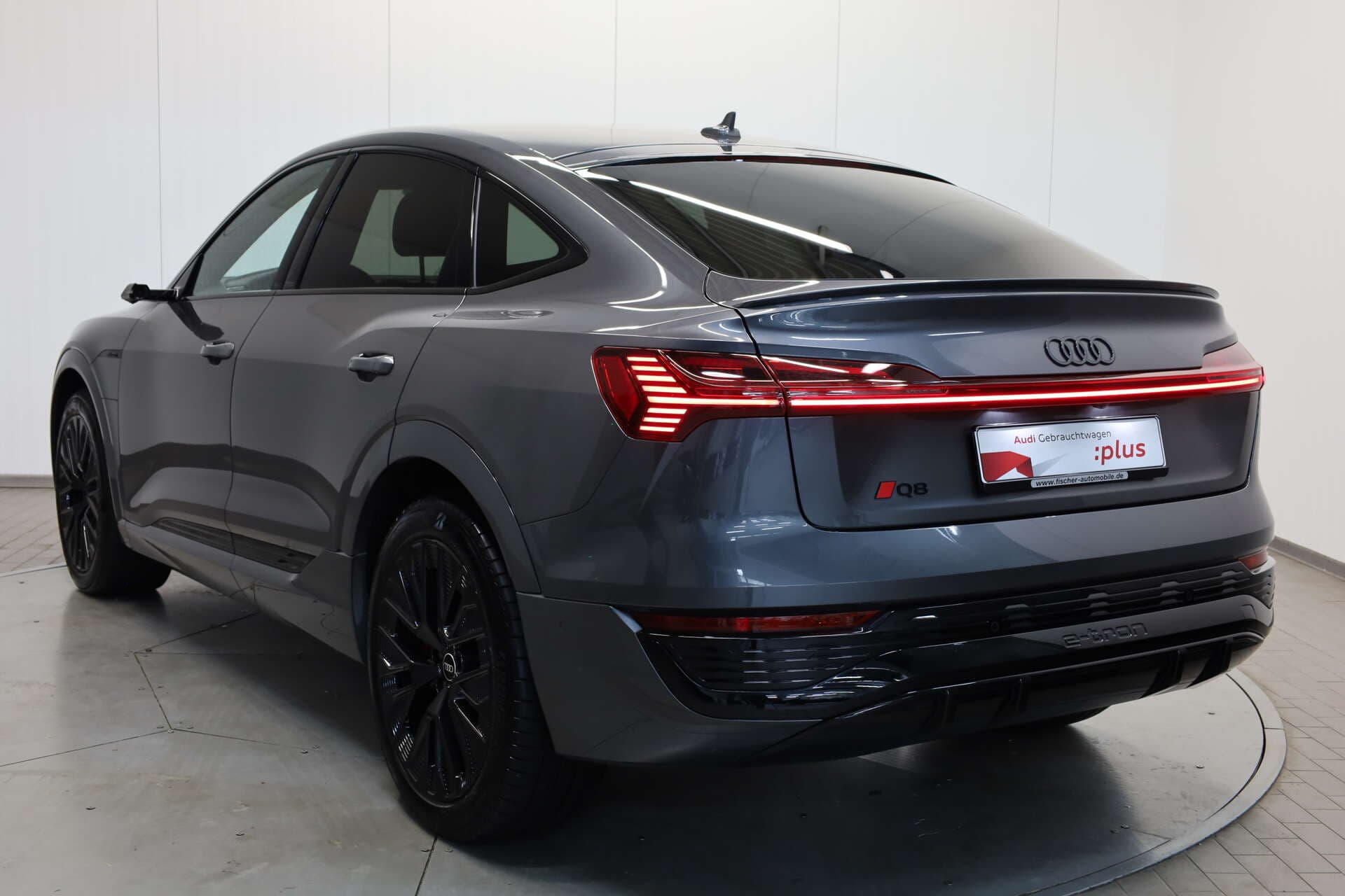 AUDI Q8 Sportback e-tron, photo 3 sur 17