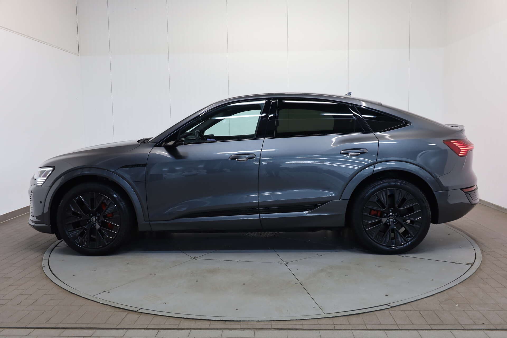 AUDI Q8 Sportback e-tron, photo 4 sur 17