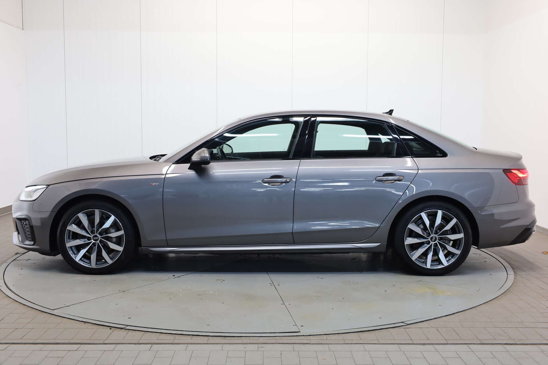 AUDI A4, photo 4 sur 17