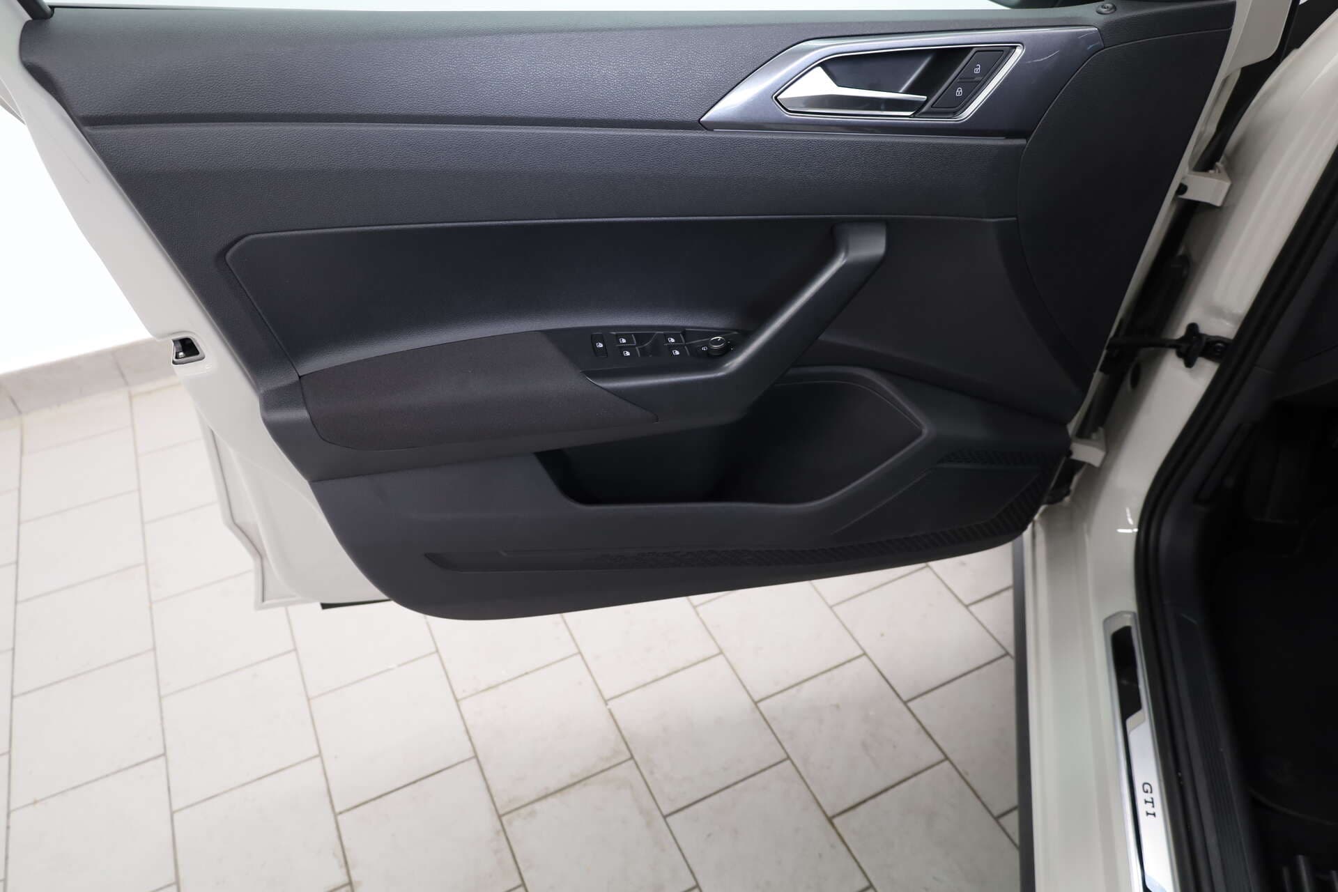 VOLKSWAGEN Polo, photo 13 sur 16