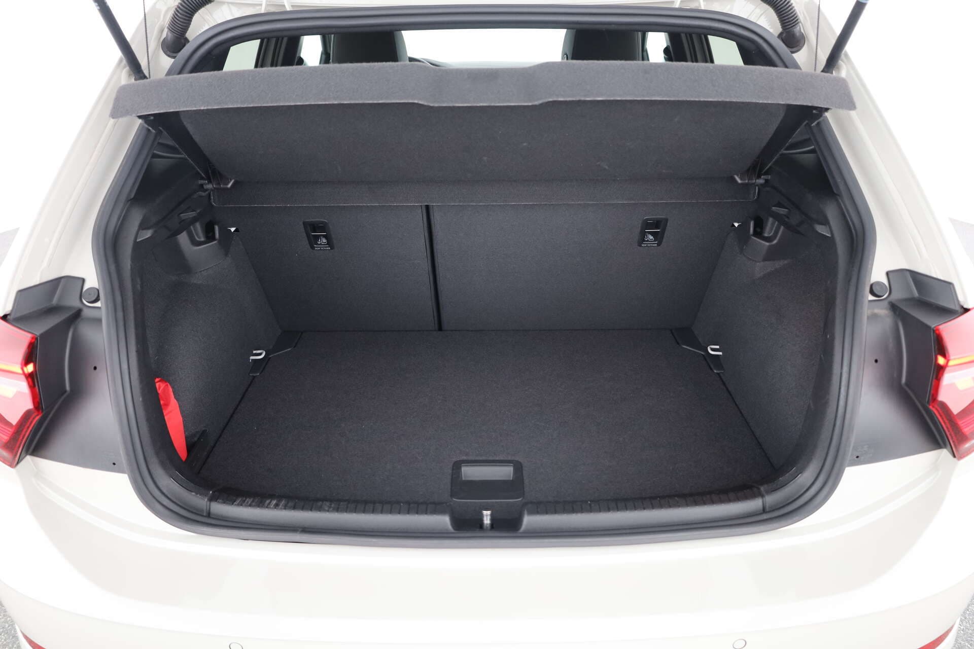 VOLKSWAGEN Polo, photo 13 sur 17