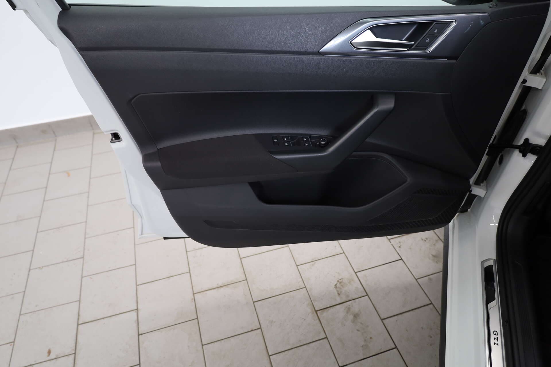 VOLKSWAGEN Polo, photo 13 sur 16