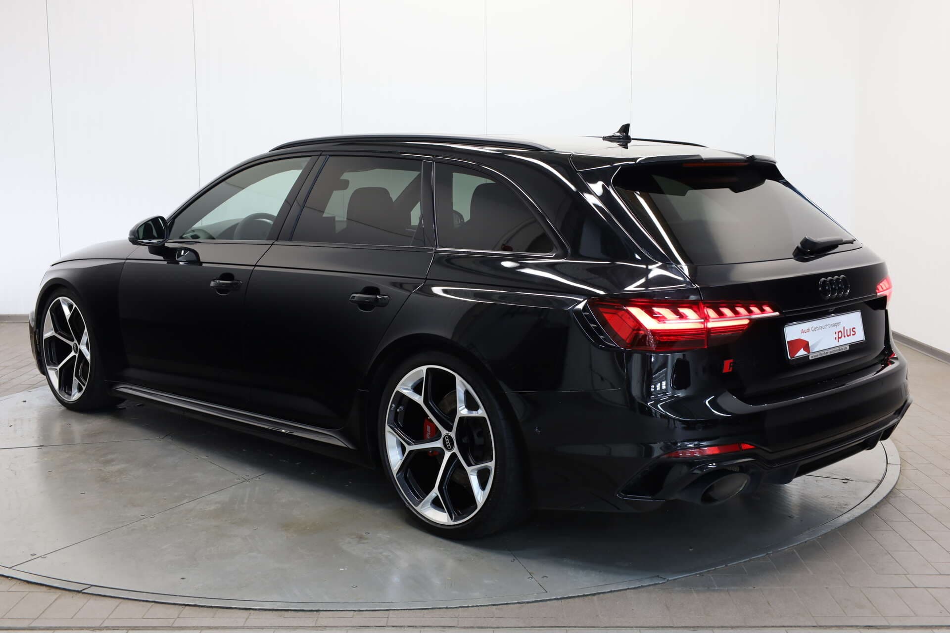 AUDI RS4 Avant, photo 3 sur 17
