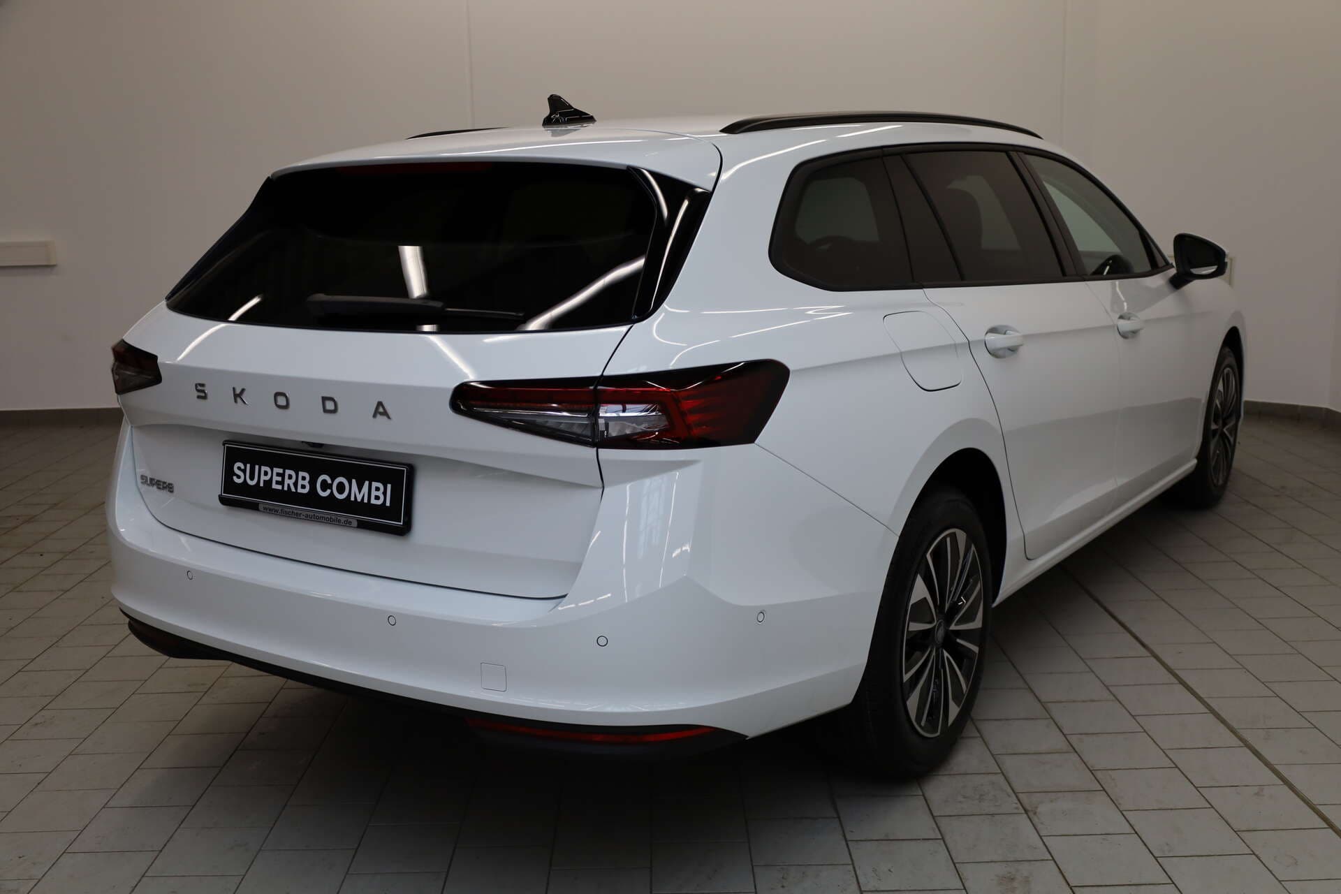 SKODA Superb Combi, photo 3 sur 17
