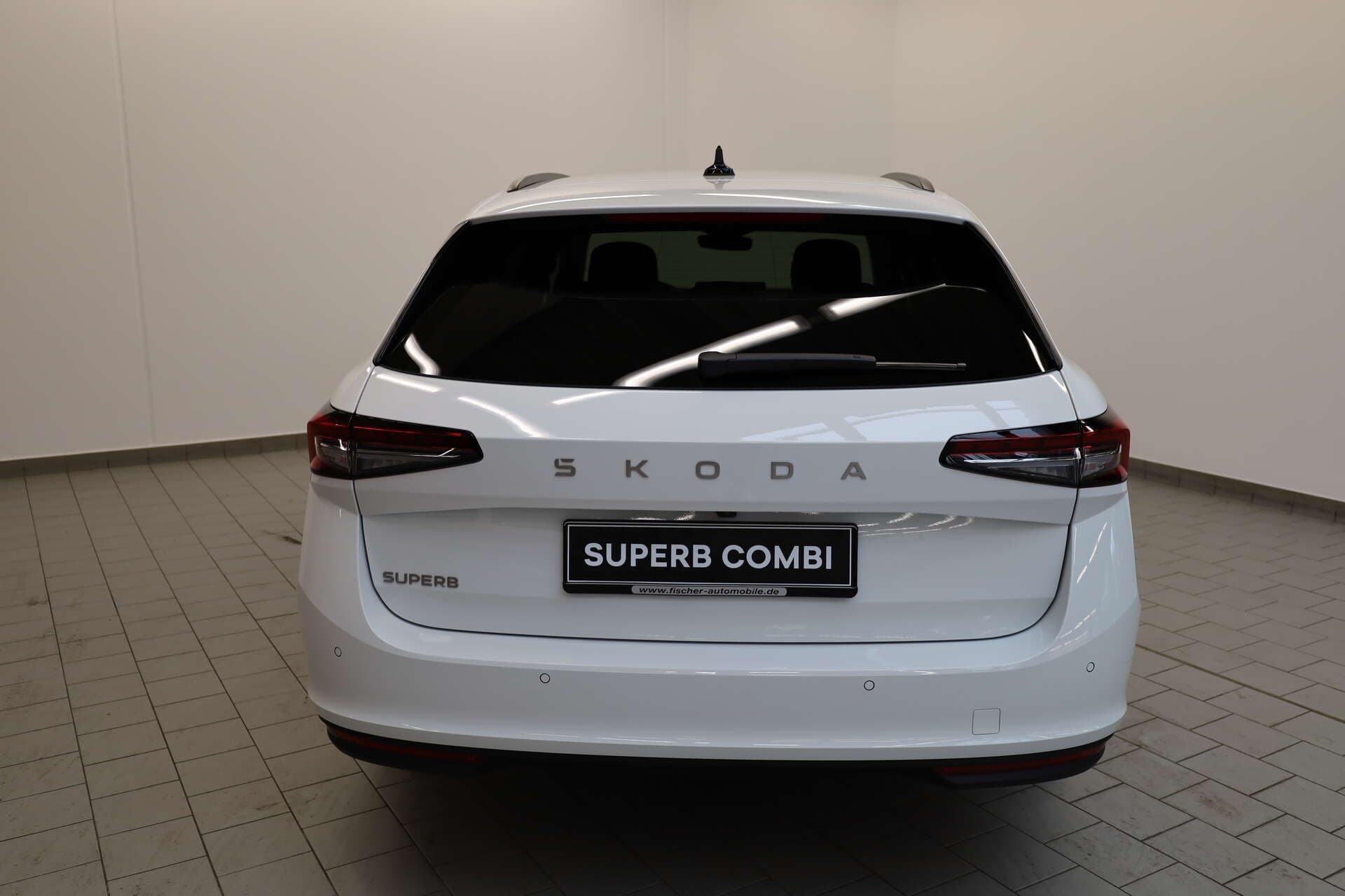 SKODA Superb Combi, photo 4 sur 17