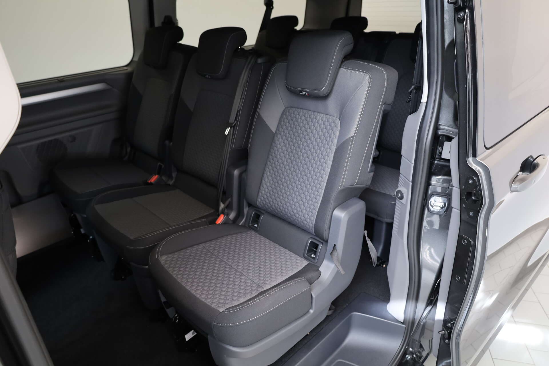 VOLKSWAGEN NUTZFAHRZEUGE T7 Caravelle, photo 13 sur 16