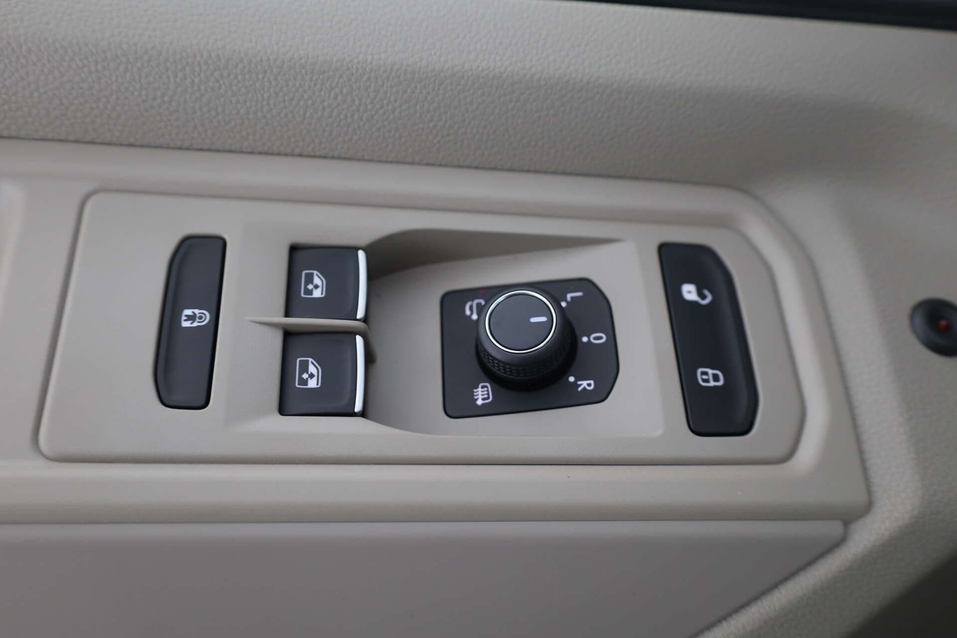 VOLKSWAGEN NUTZFAHRZEUGE T7 Multivan LÜ, photo 16 sur 17