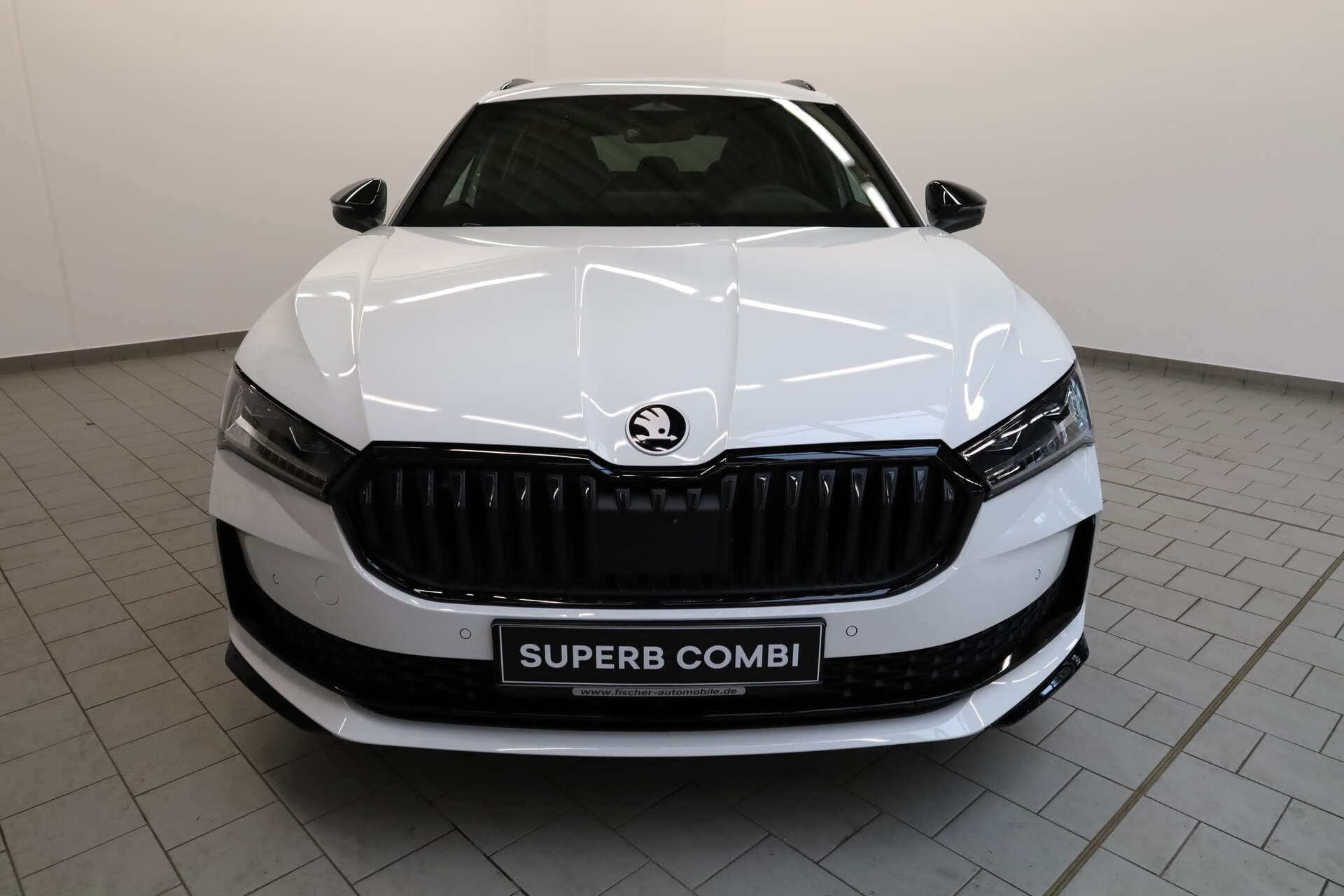 SKODA Superb Combi, photo 2 sur 17