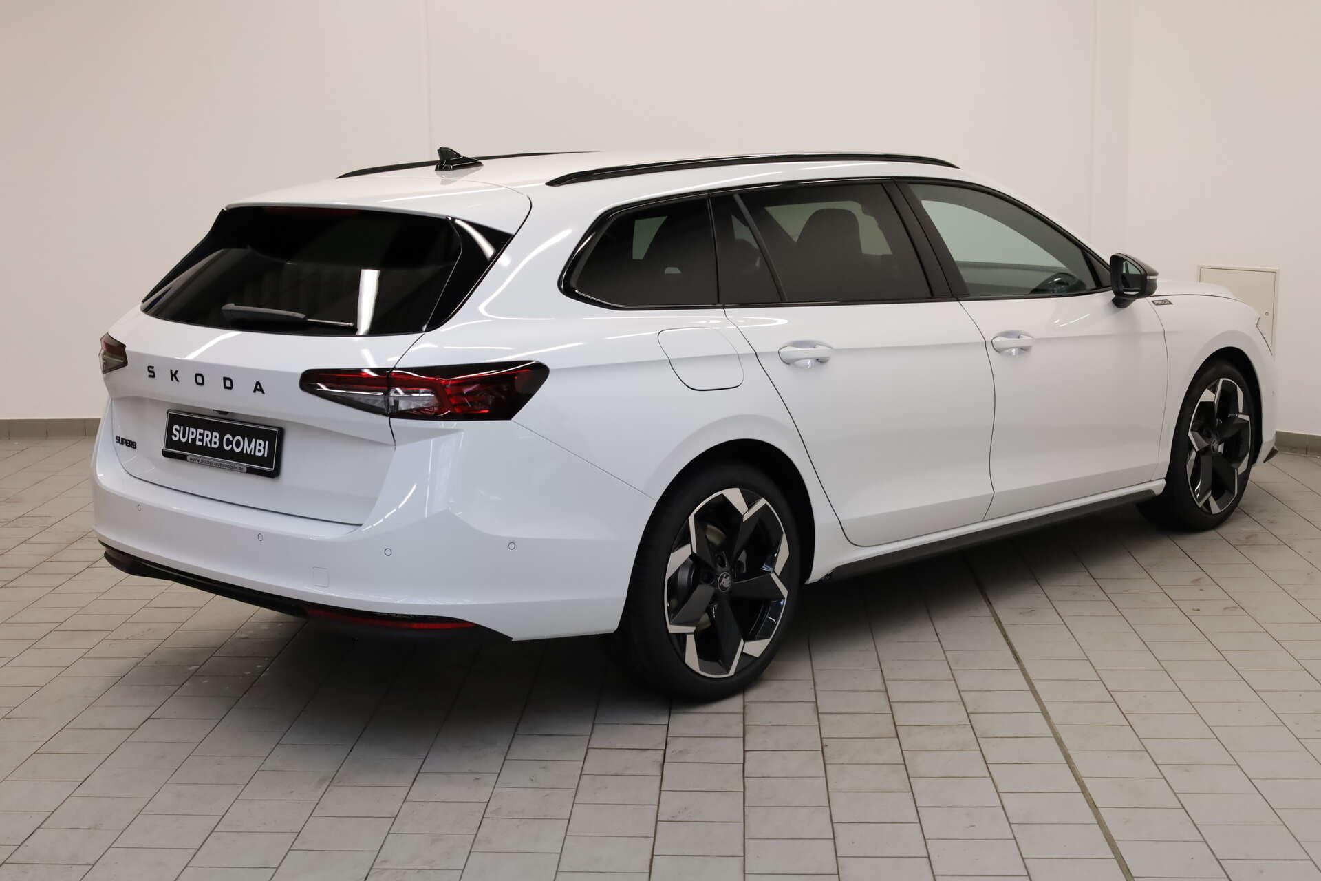 SKODA Superb Combi, photo 3 sur 17