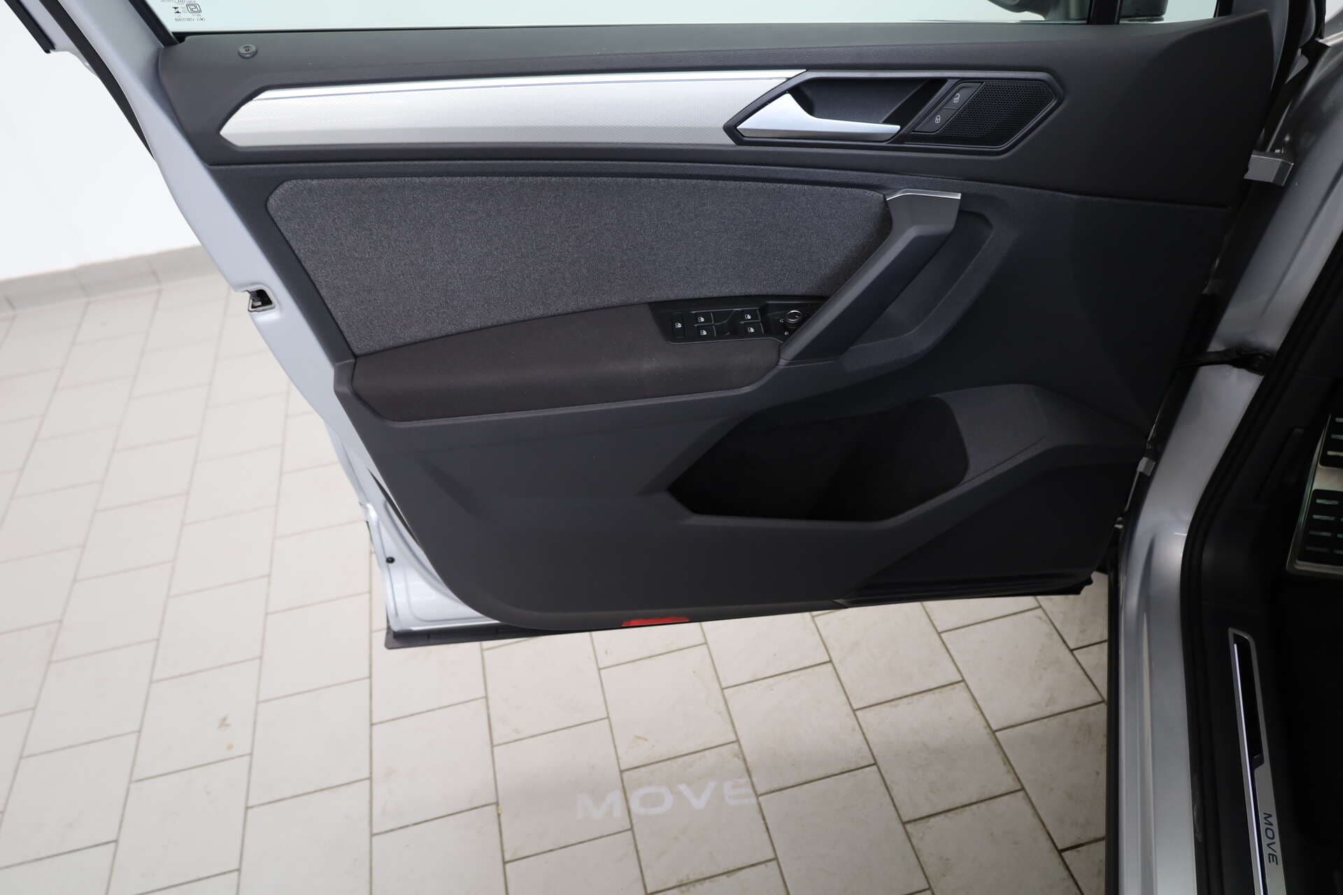 VOLKSWAGEN Tiguan, photo 15 sur 17