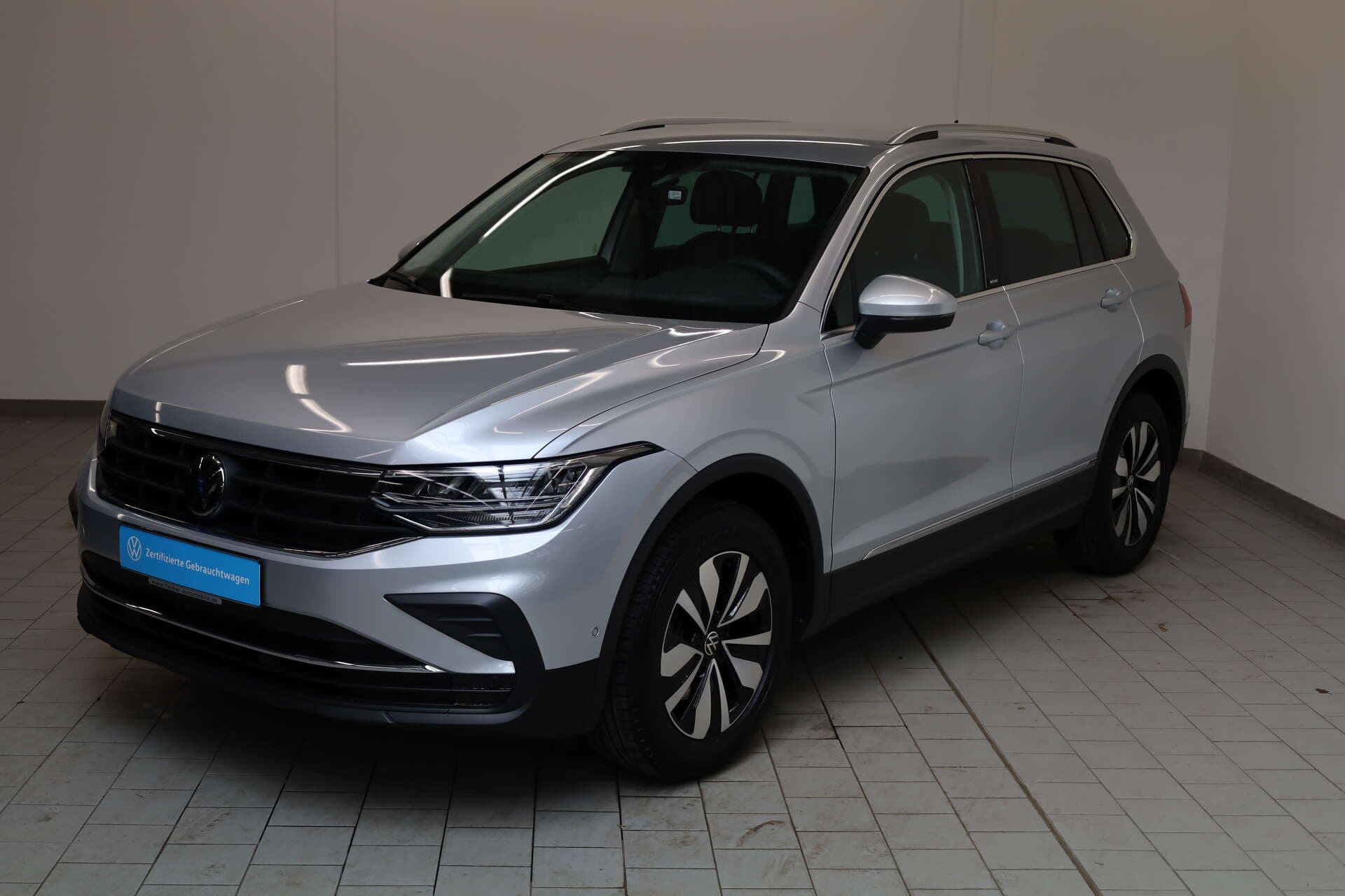 VOLKSWAGEN Tiguan, photo 1 sur 17
