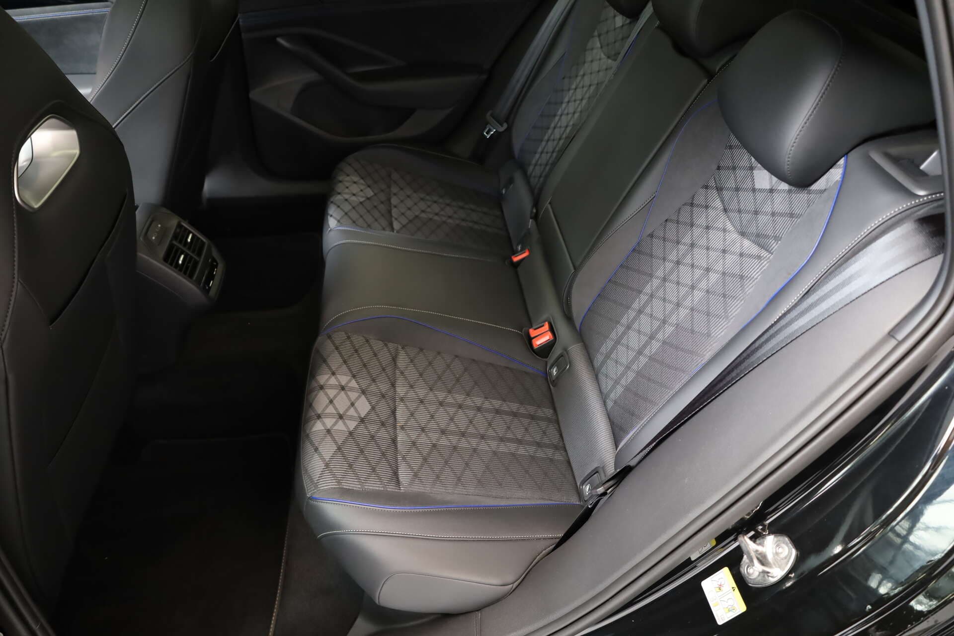 VOLKSWAGEN Passat, photo 16 sur 17