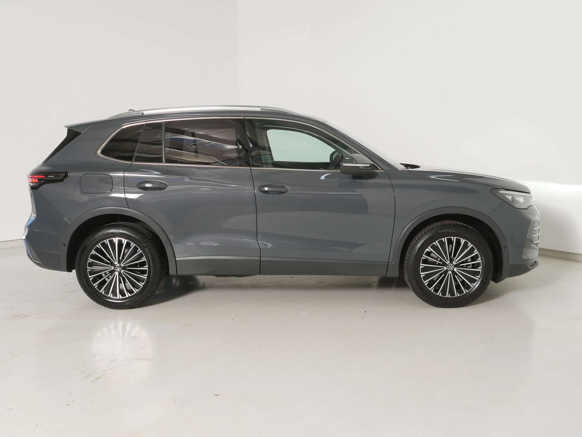 VOLKSWAGEN Tiguan, photo 2 sur 17