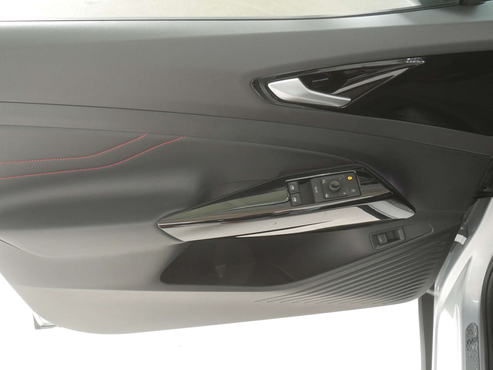 VOLKSWAGEN ID.5, photo 16 sur 17