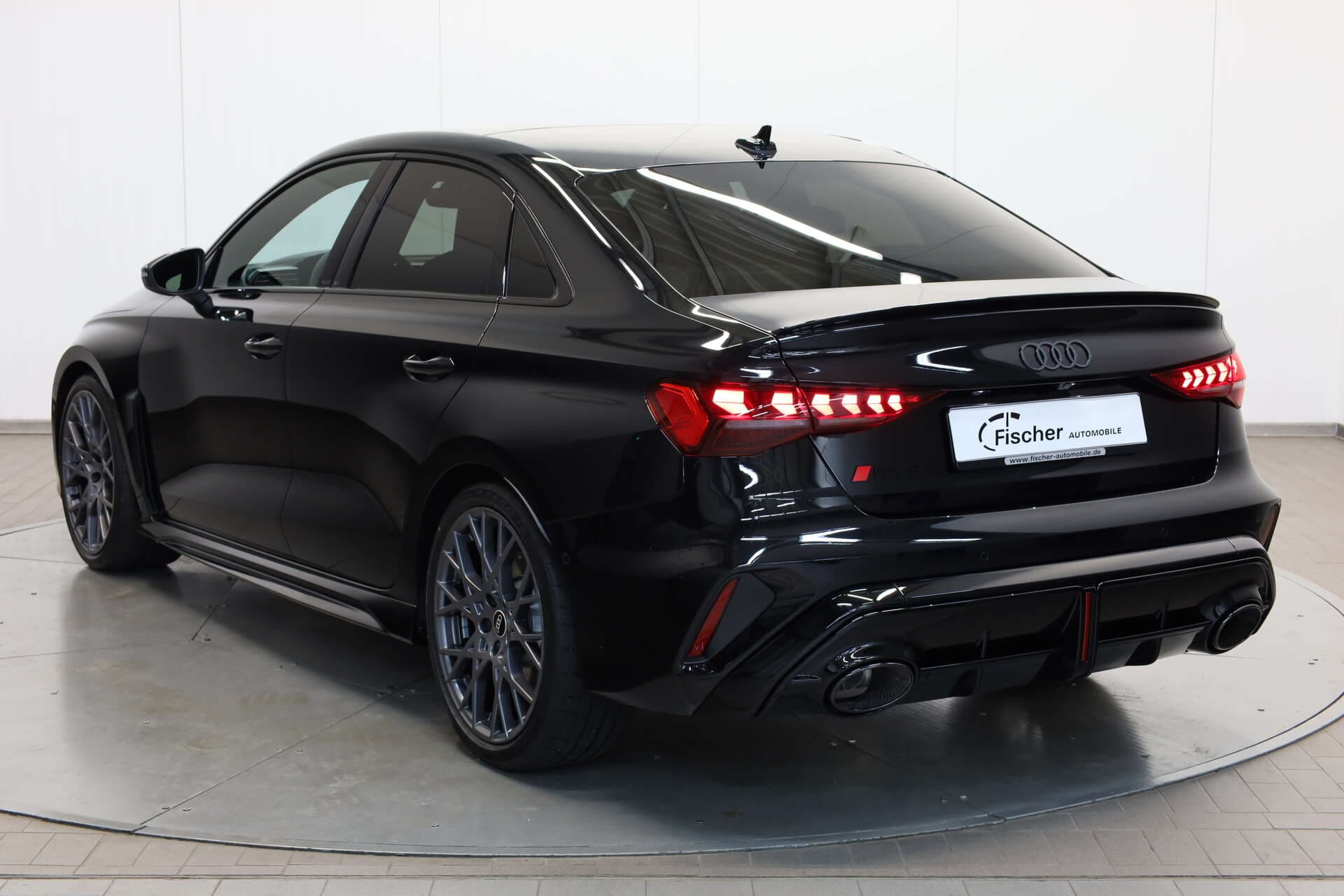 AUDI RS3 Limousine, photo 3 sur 17
