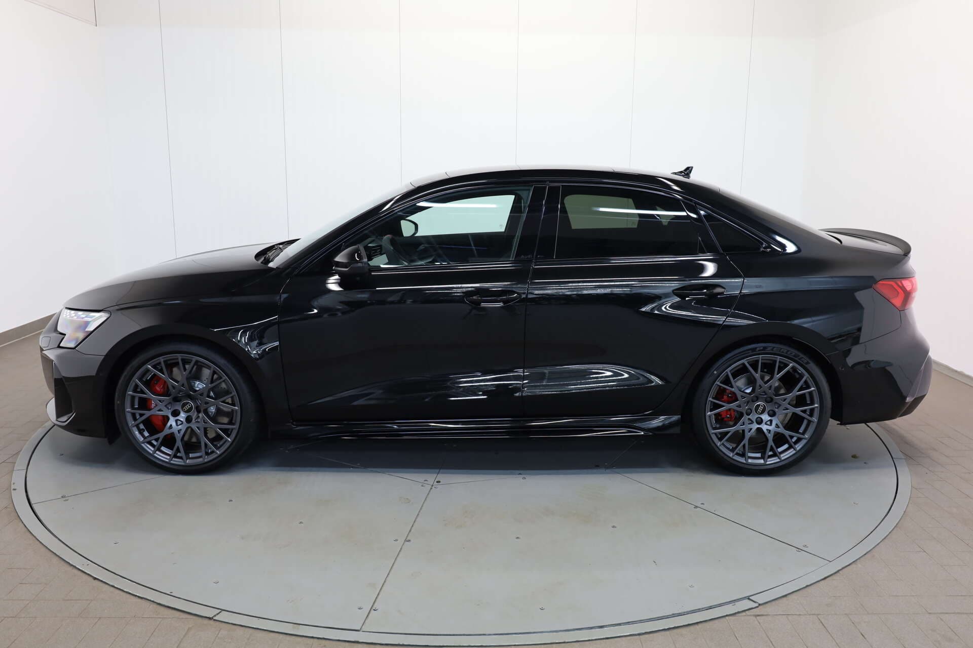 AUDI RS3 Limousine, photo 4 sur 17