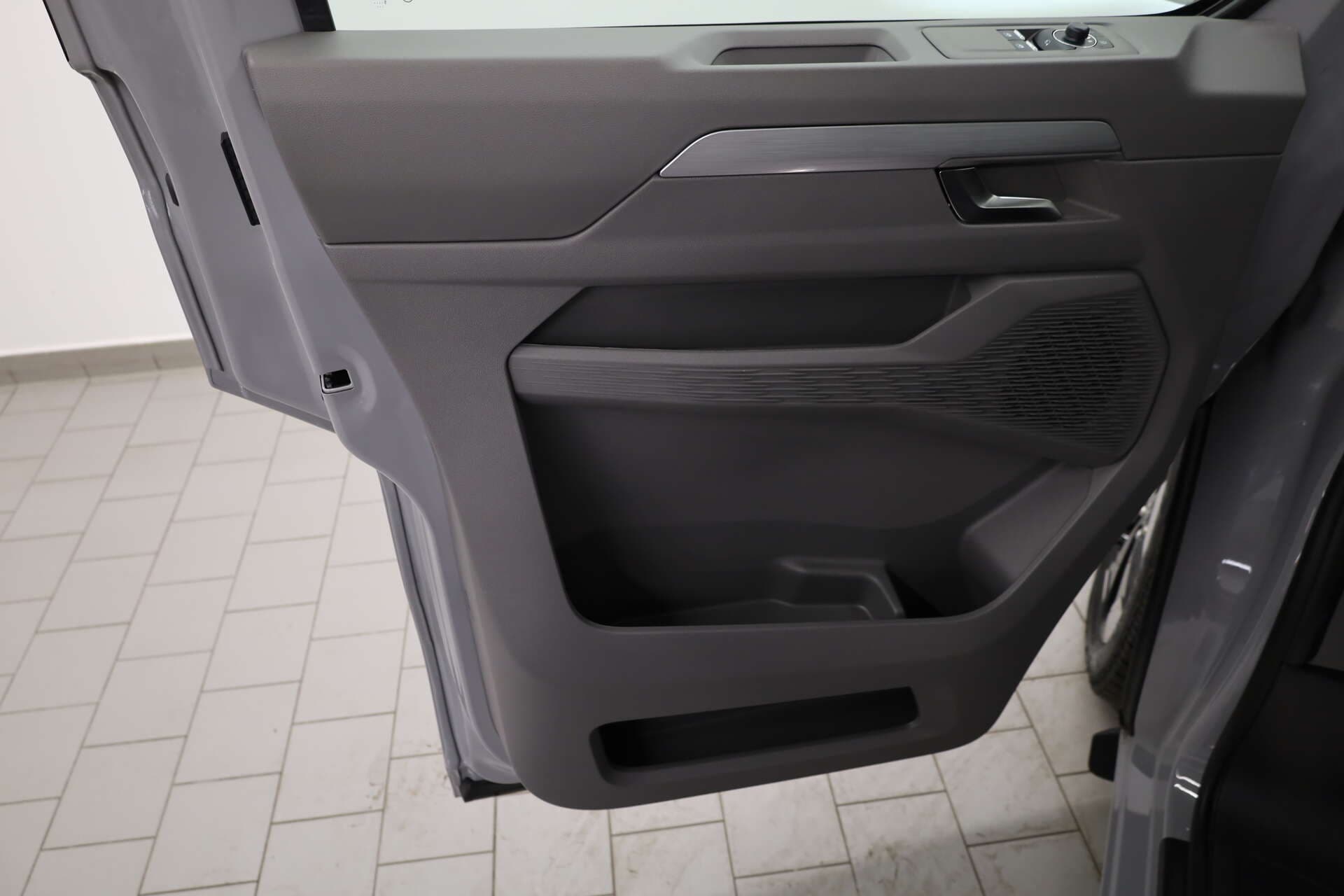 VOLKSWAGEN NUTZFAHRZEUGE T7 Caravelle, photo 12 sur 16