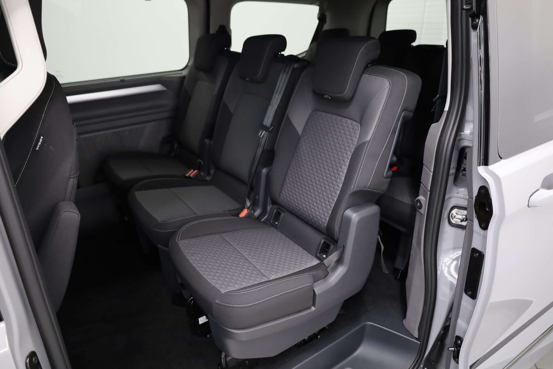 VOLKSWAGEN NUTZFAHRZEUGE T7 Caravelle, photo 13 sur 16