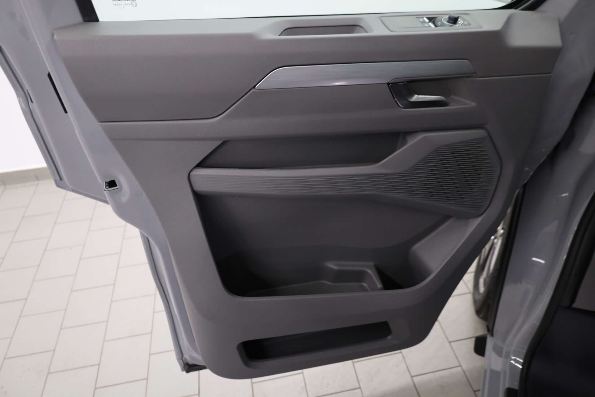 VOLKSWAGEN NUTZFAHRZEUGE T7 Caravelle, photo 12 sur 16