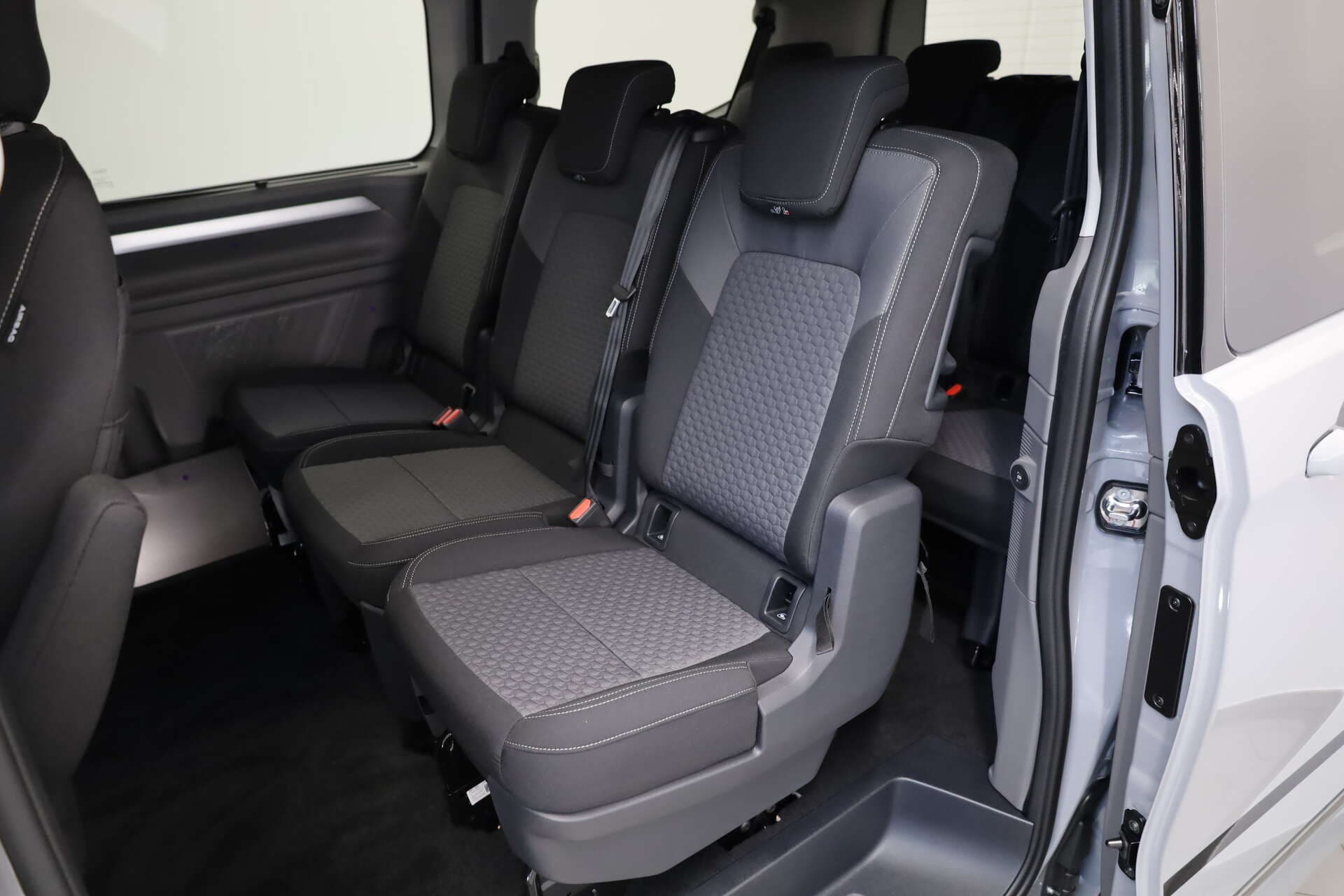VOLKSWAGEN NUTZFAHRZEUGE T7 Caravelle, photo 13 sur 16