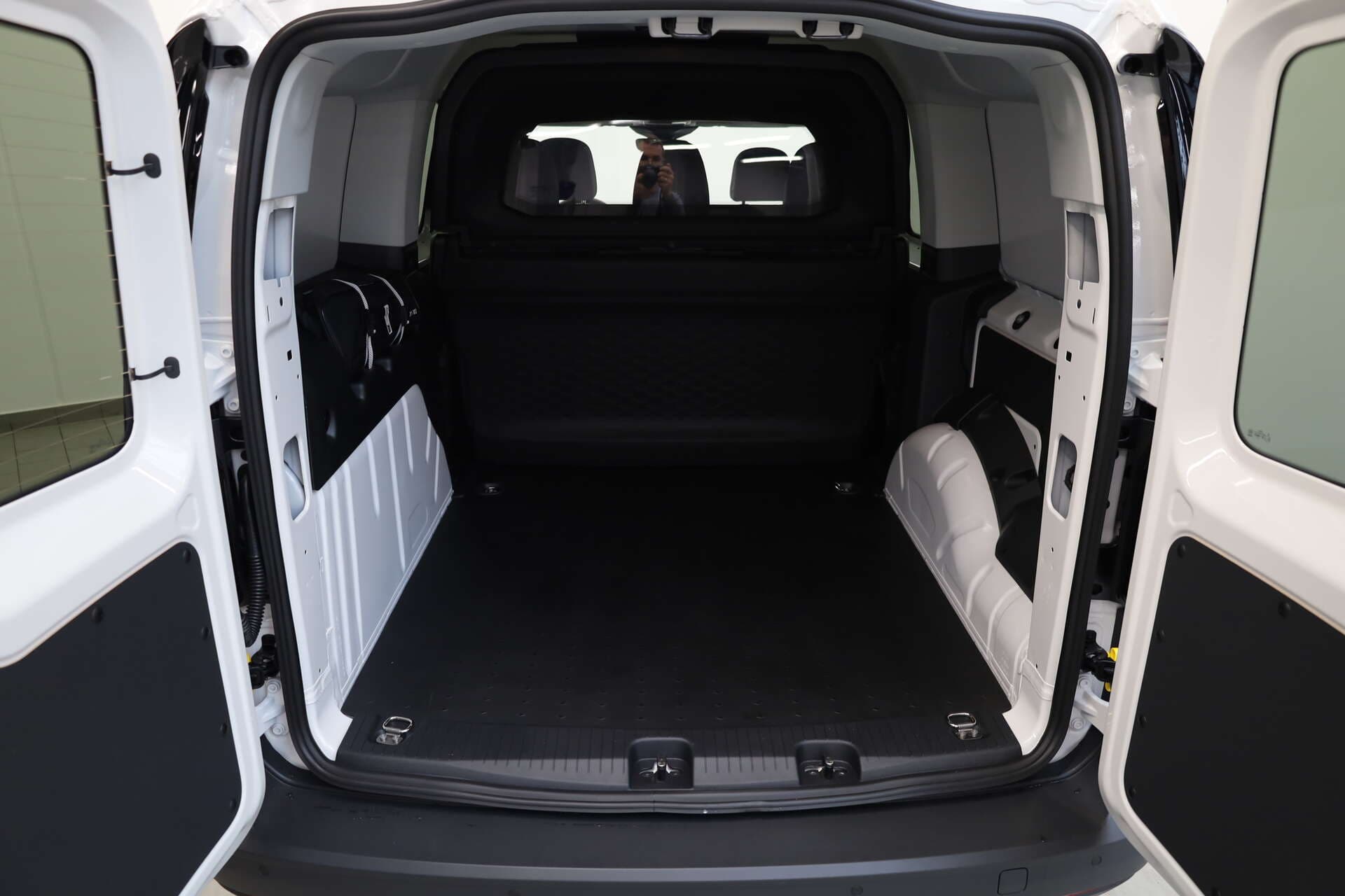 VOLKSWAGEN NUTZFAHRZEUGE Caddy Maxi, photo 14 sur 16