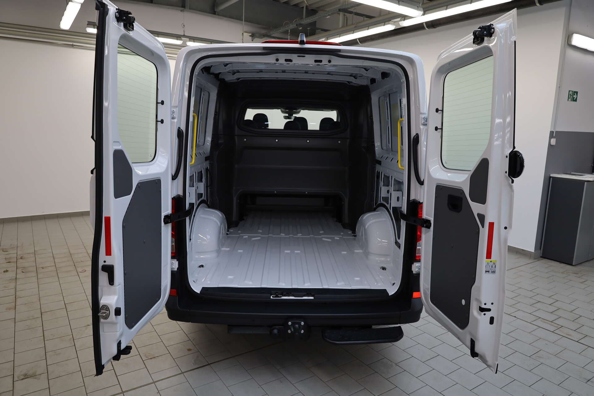 VOLKSWAGEN NUTZFAHRZEUGE Crafter 35, photo 12 sur 14