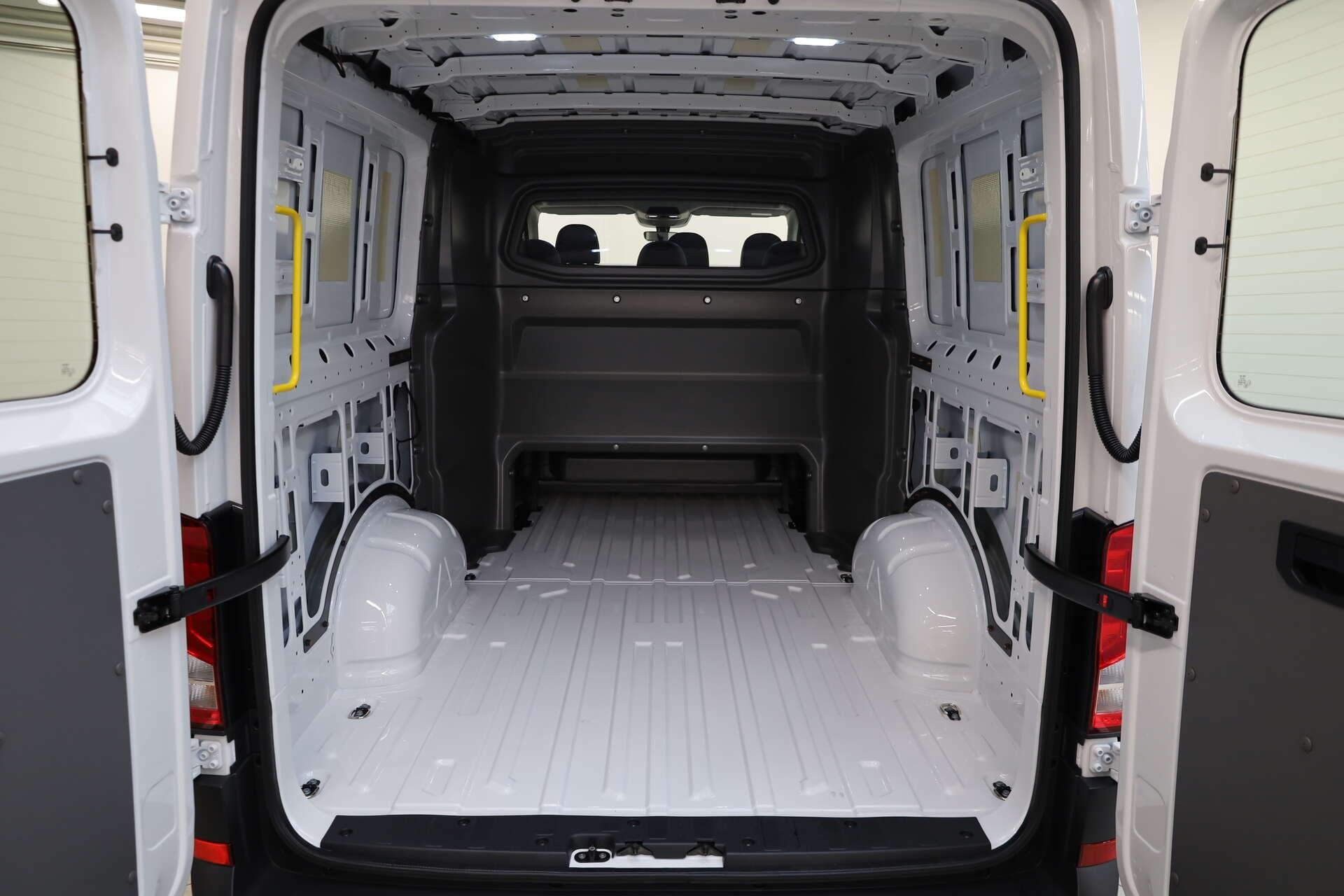 VOLKSWAGEN NUTZFAHRZEUGE Crafter 35, photo 13 sur 14
