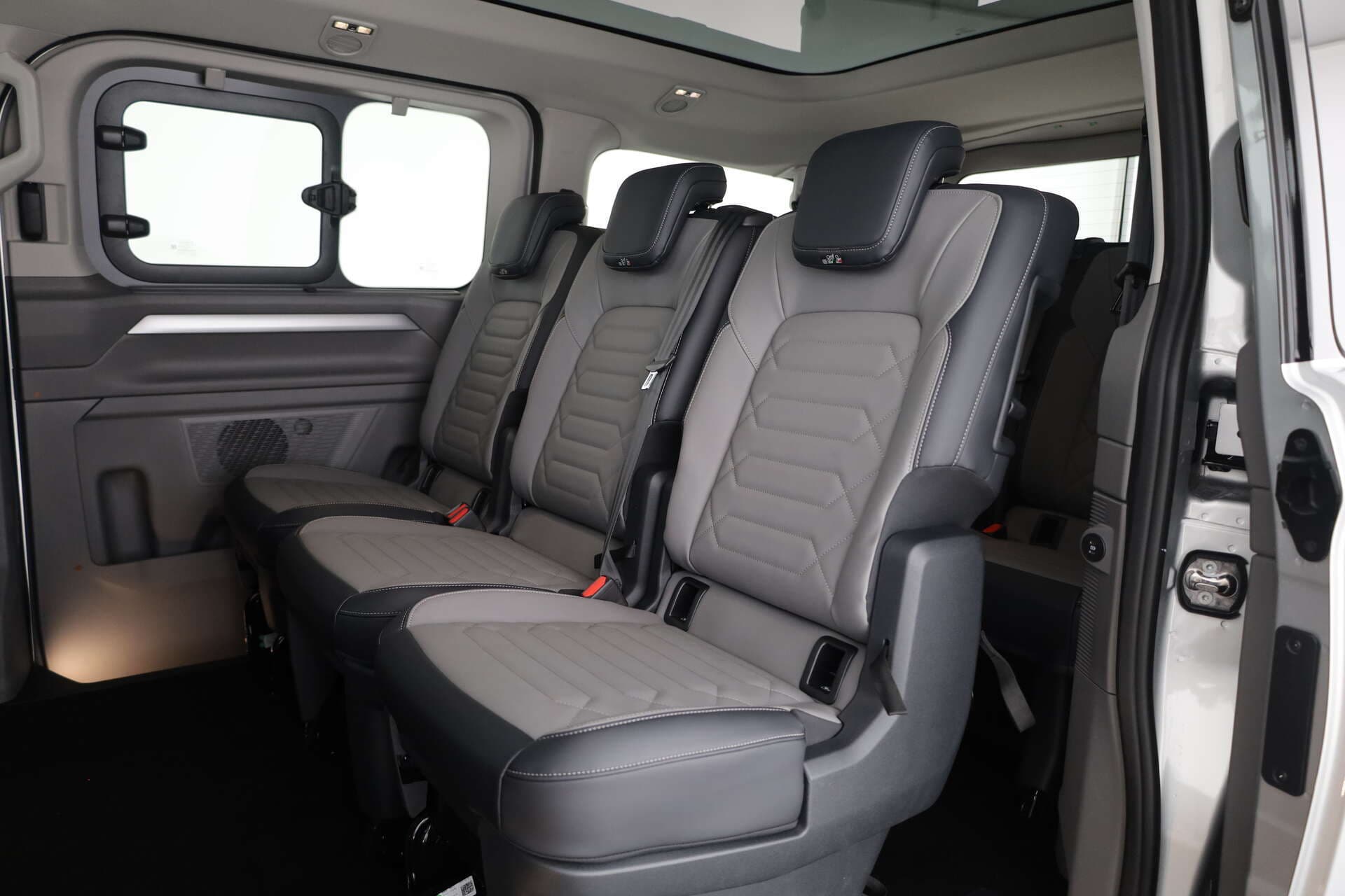 VOLKSWAGEN NUTZFAHRZEUGE T7 Caravelle, photo 9 sur 17