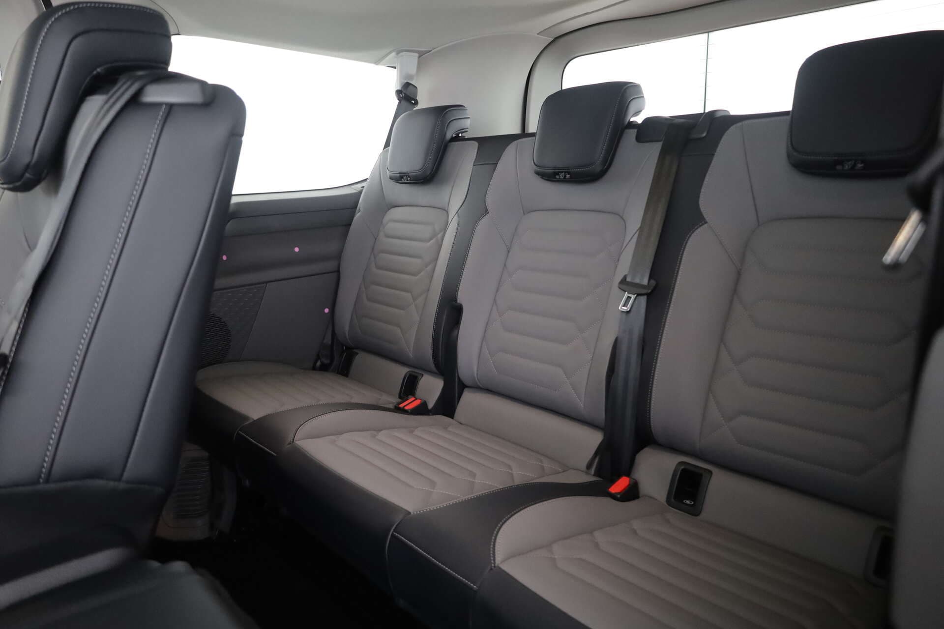 VOLKSWAGEN NUTZFAHRZEUGE T7 Caravelle, photo 10 sur 17