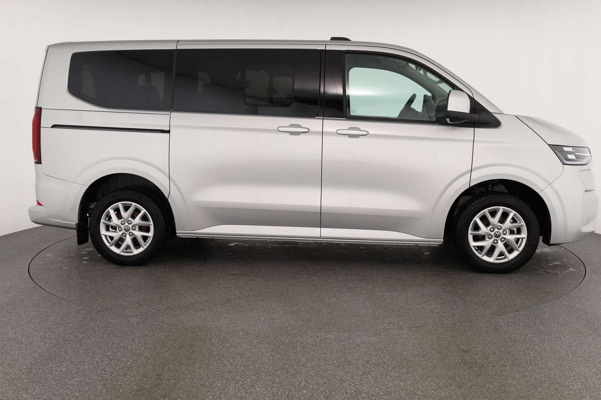 VOLKSWAGEN NUTZFAHRZEUGE T7 Caravelle, photo 3 sur 17