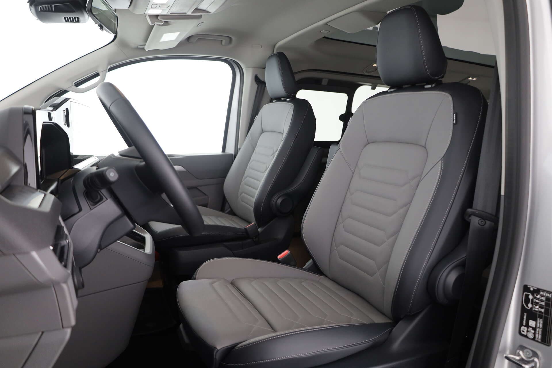 VOLKSWAGEN NUTZFAHRZEUGE T7 Caravelle, photo 8 sur 17