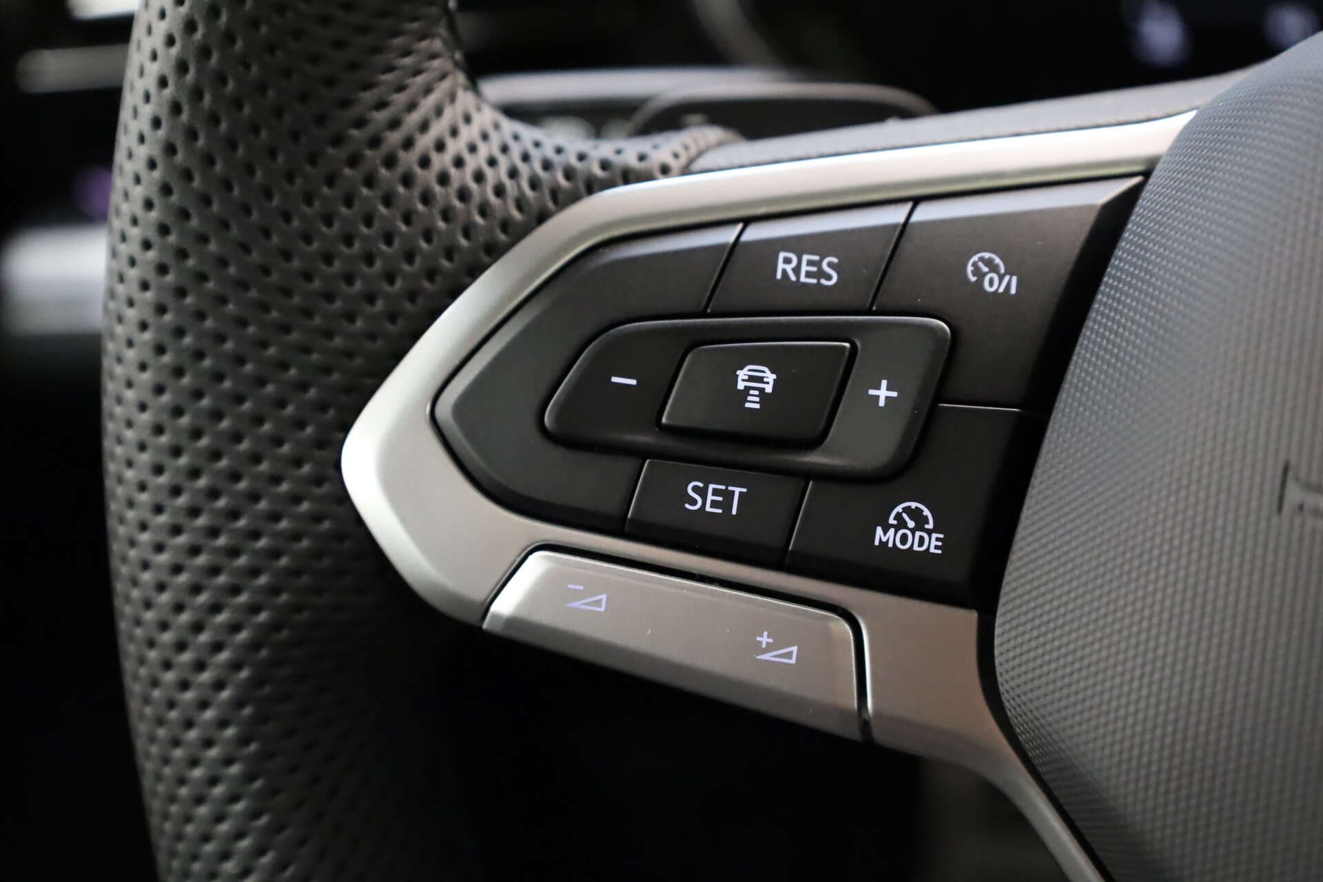 VOLKSWAGEN Touareg, photo 8 sur 17