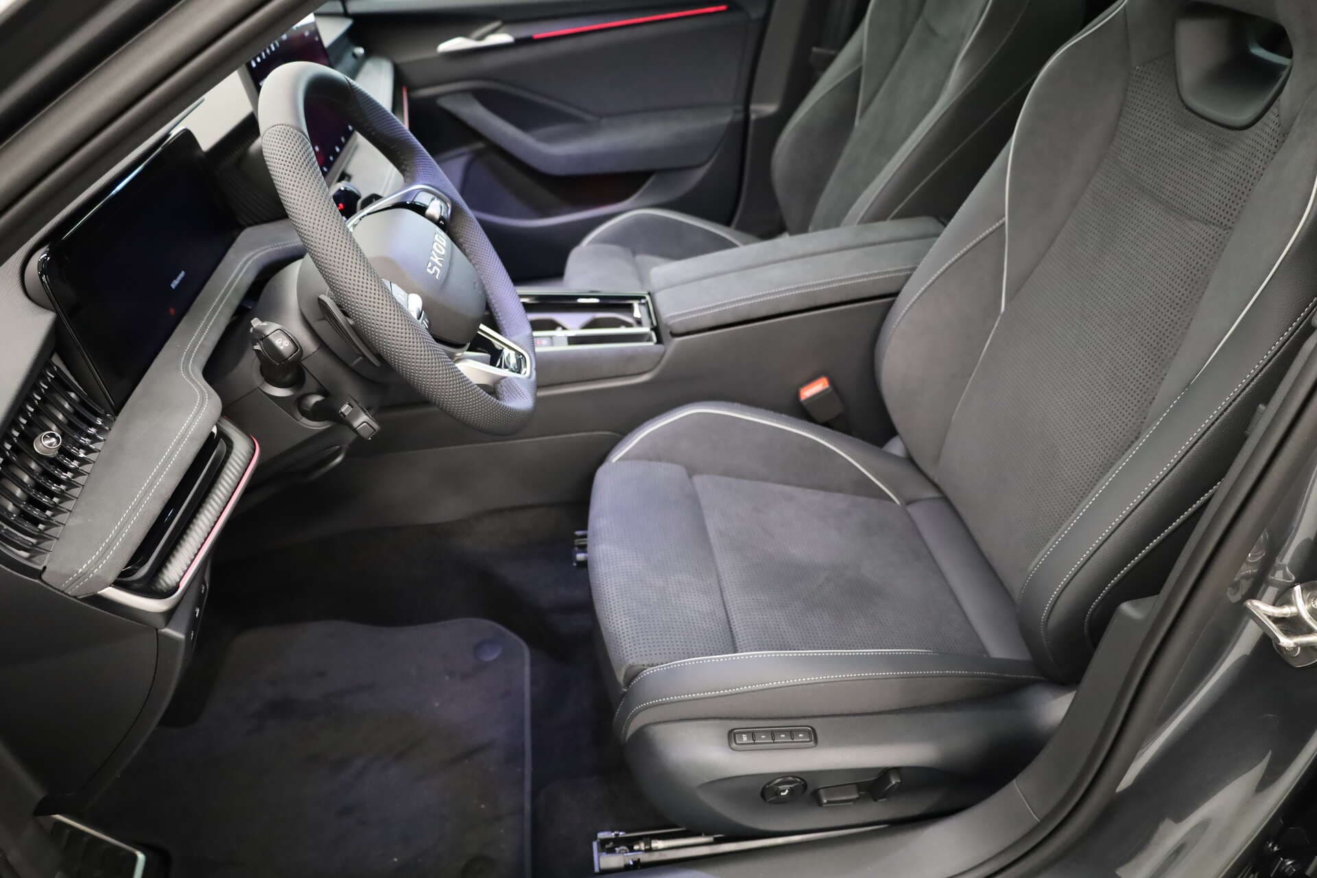 SKODA Superb Combi, photo 5 sur 17