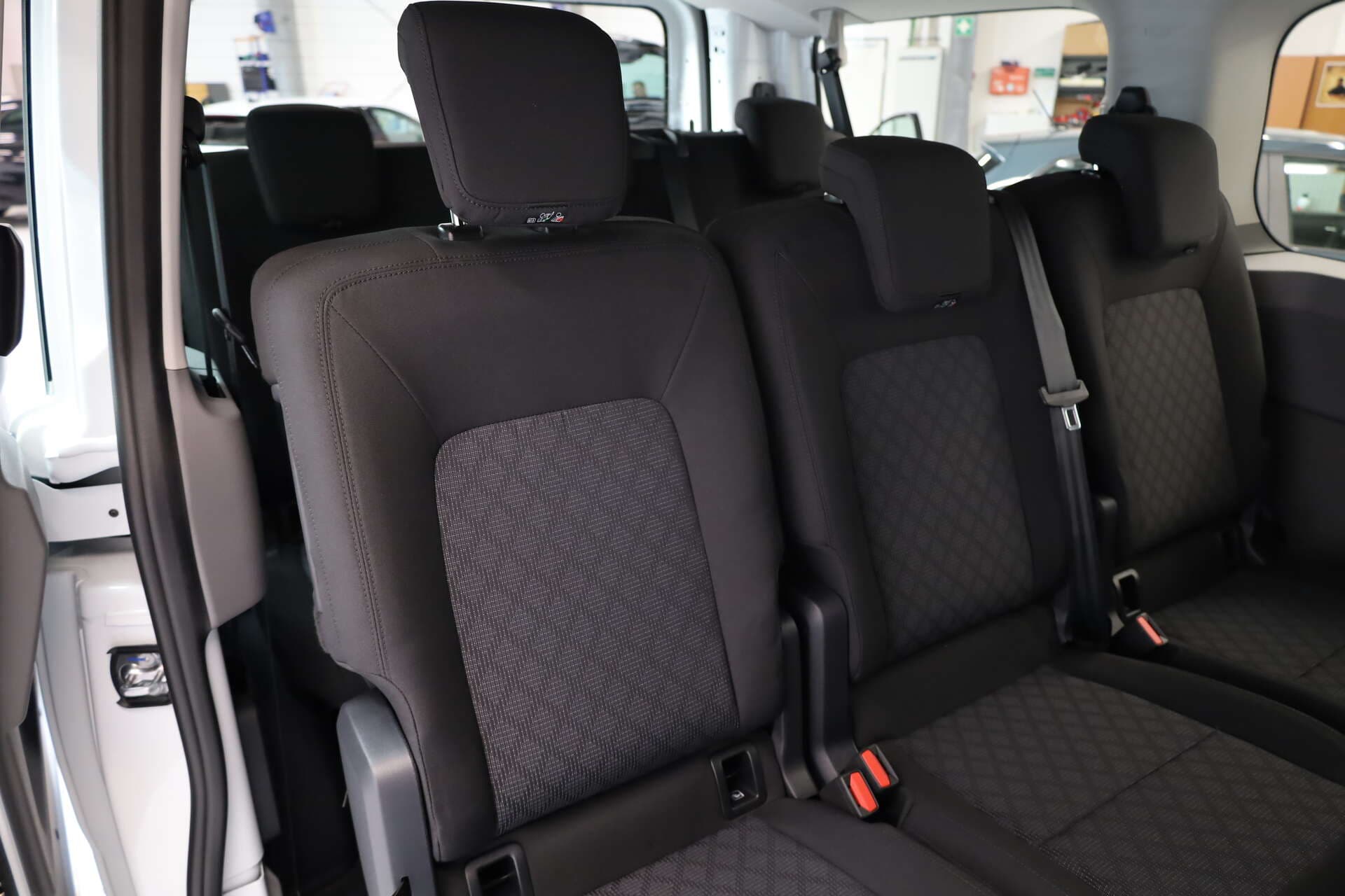 VOLKSWAGEN NUTZFAHRZEUGE T7 Kombi, photo 13 sur 16