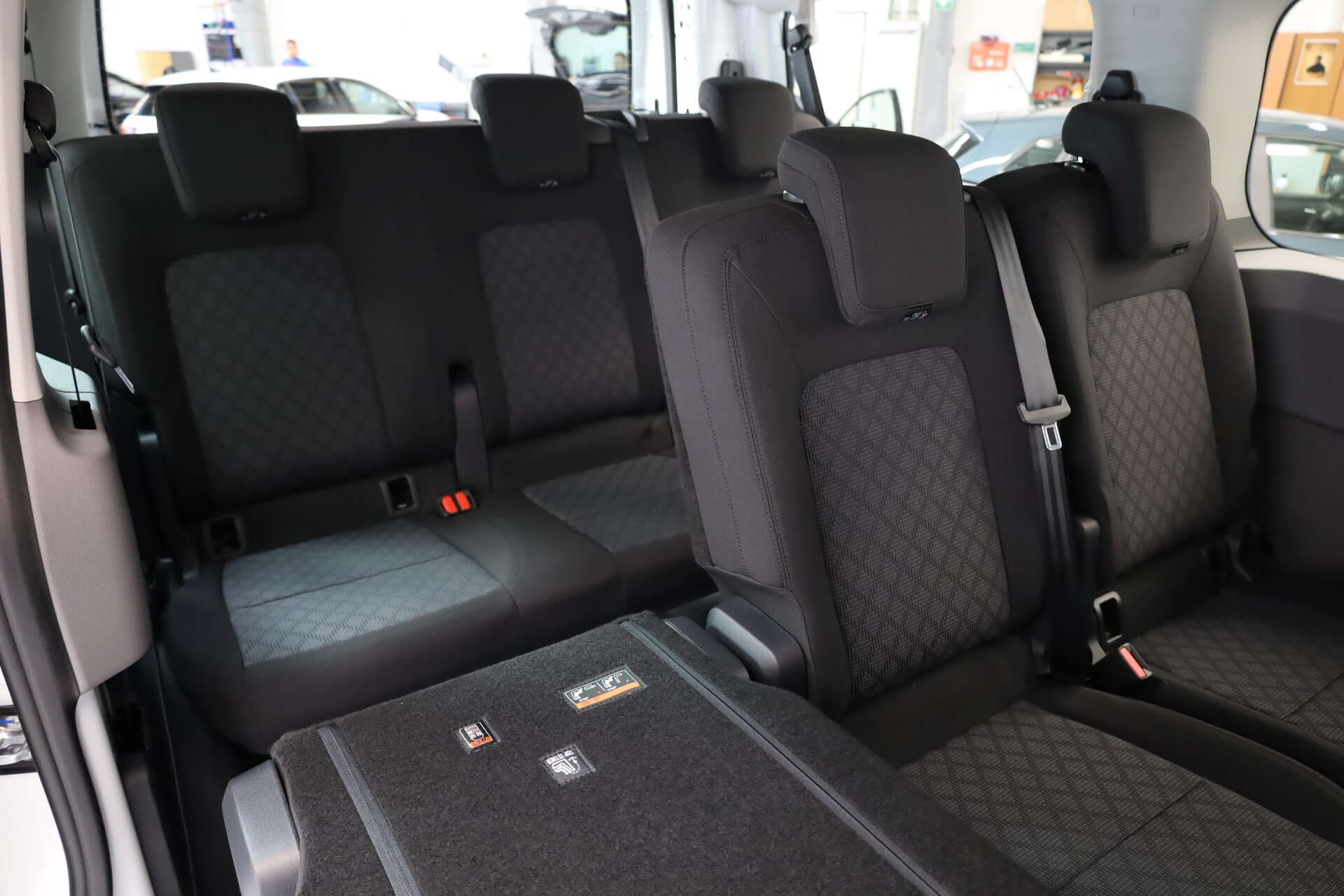 VOLKSWAGEN NUTZFAHRZEUGE T7 Kombi, photo 14 sur 16