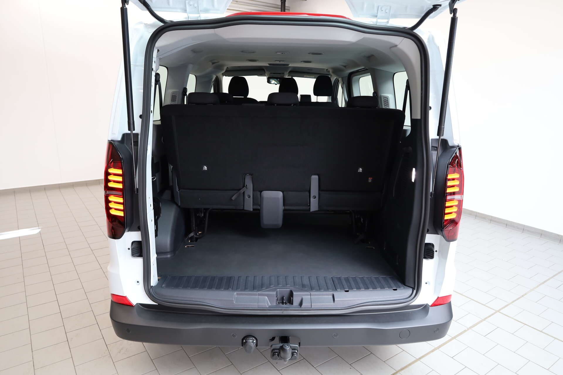 VOLKSWAGEN NUTZFAHRZEUGE T7 Kombi, photo 15 sur 16