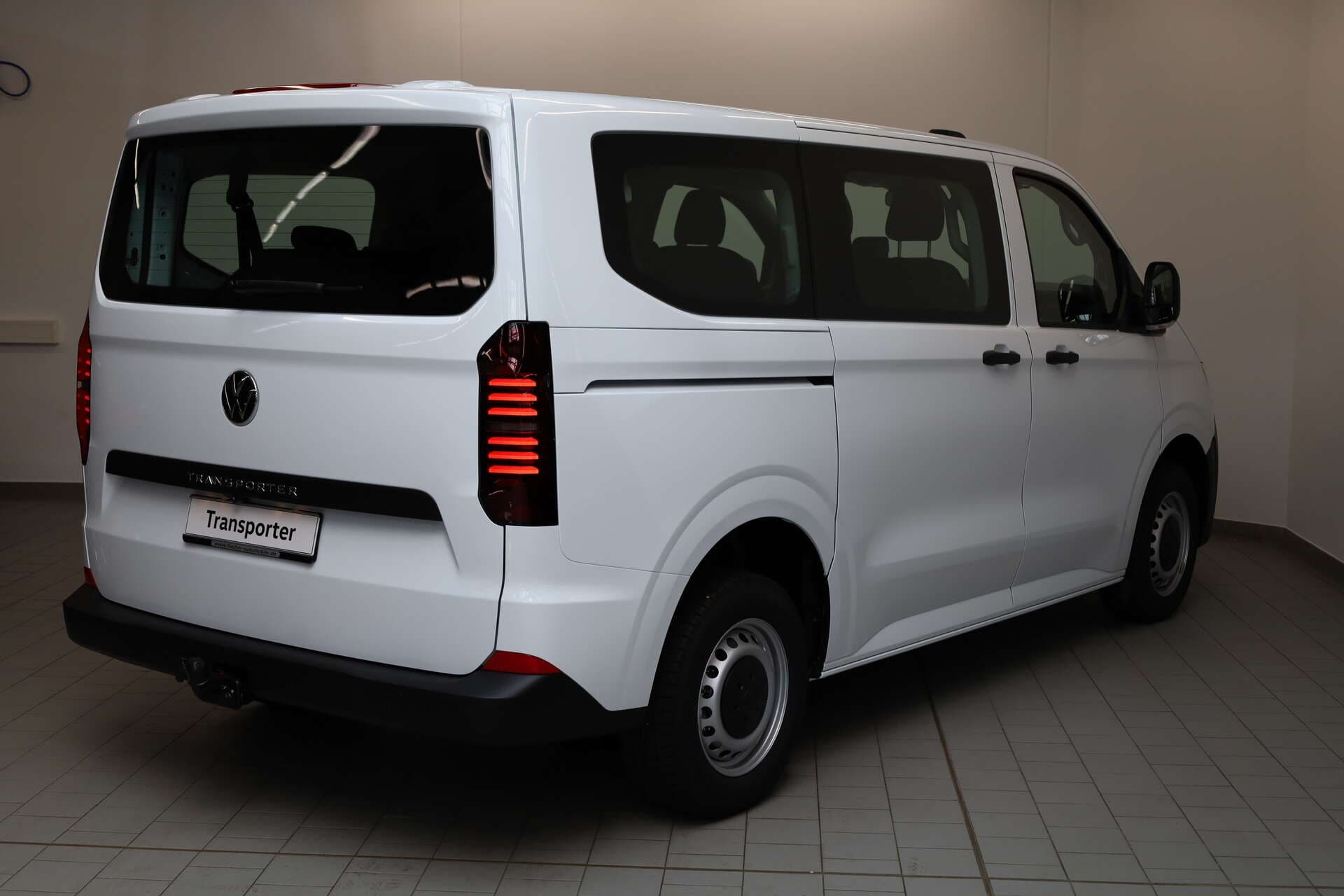 VOLKSWAGEN NUTZFAHRZEUGE T7 Kombi, photo 2 sur 16