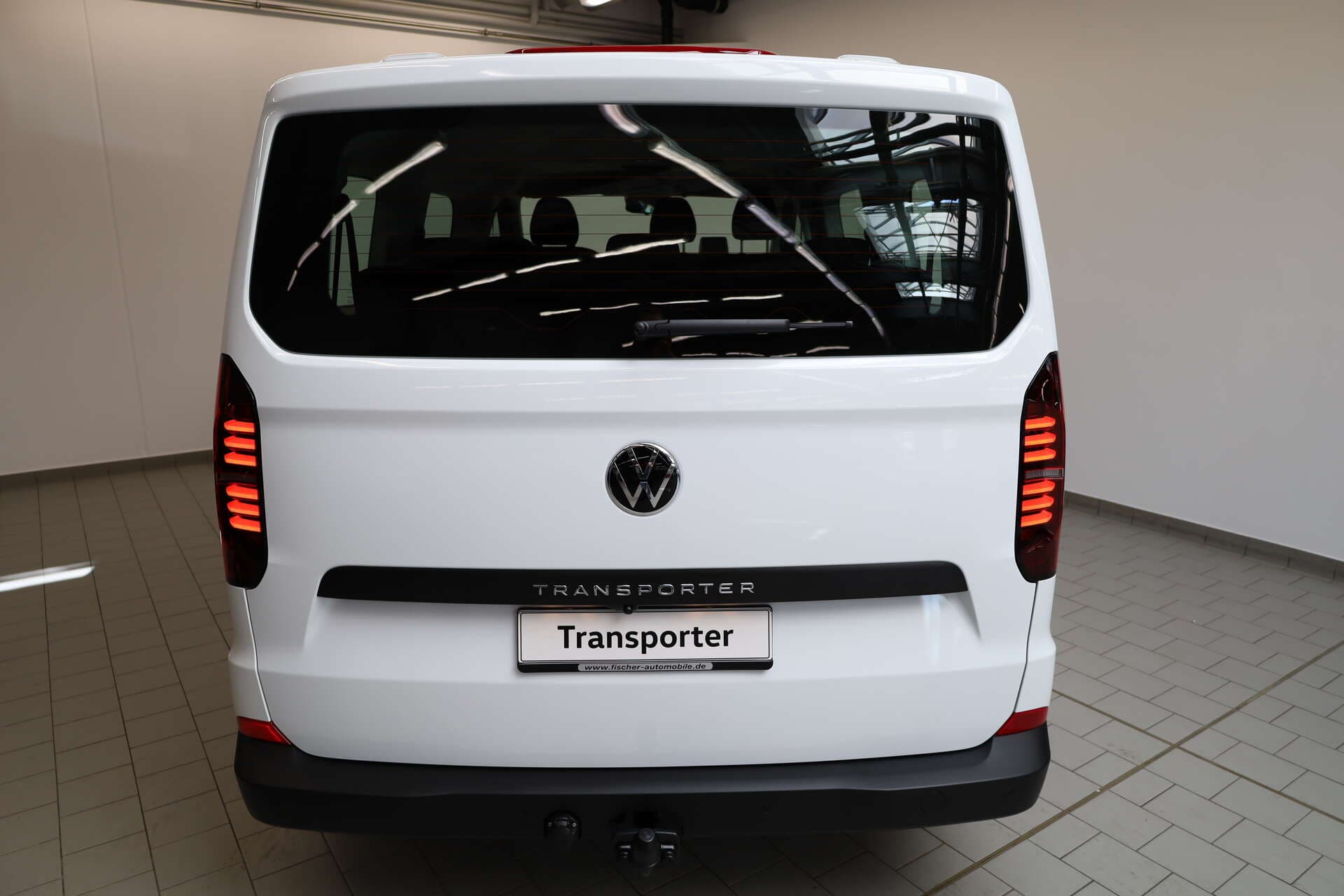 VOLKSWAGEN NUTZFAHRZEUGE T7 Kombi, photo 3 sur 16