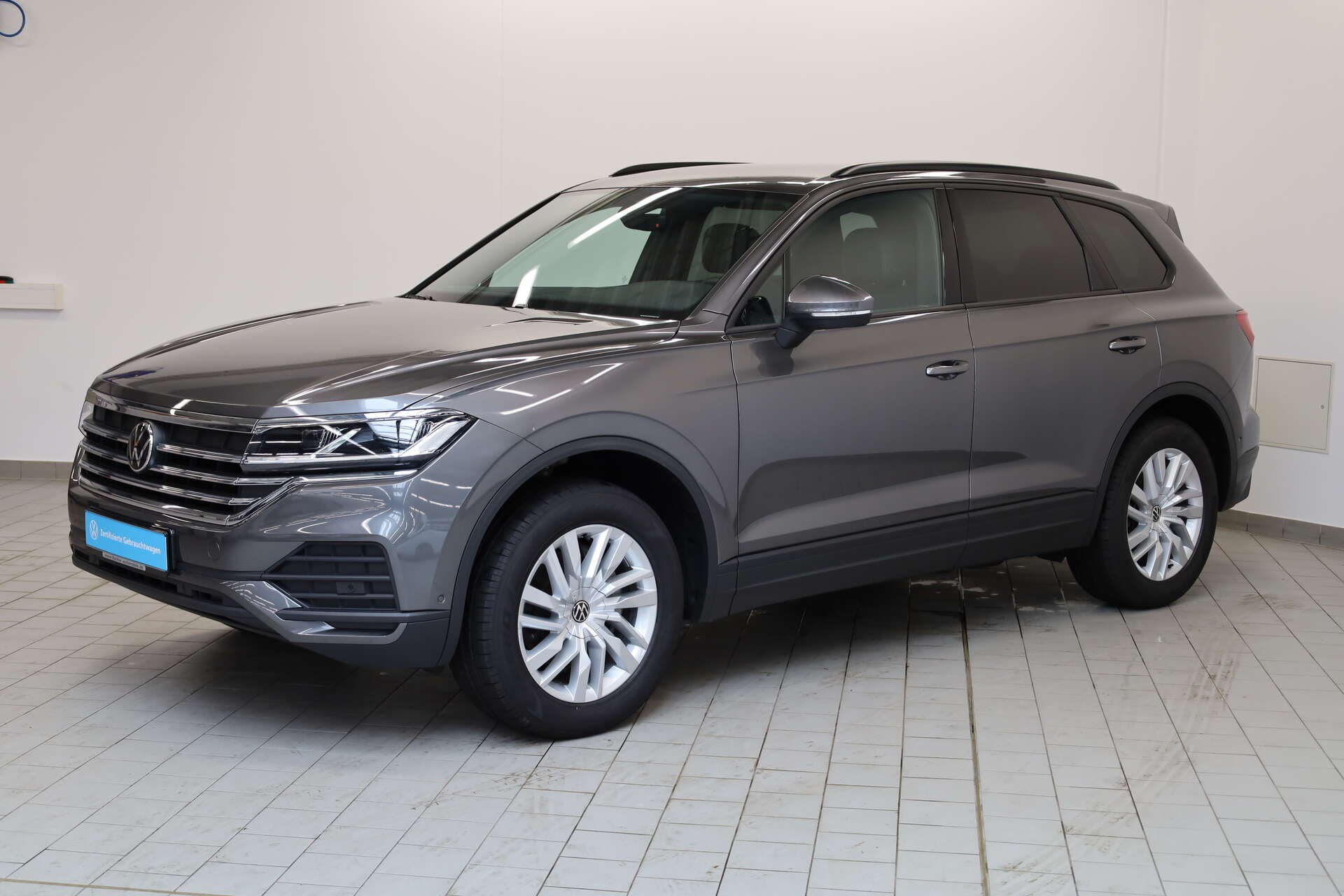 VOLKSWAGEN Touareg, photo 1 sur 17