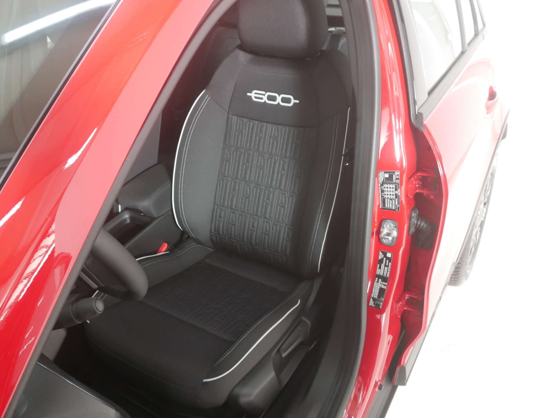 FIAT 600 hybrid, photo 9 sur 17