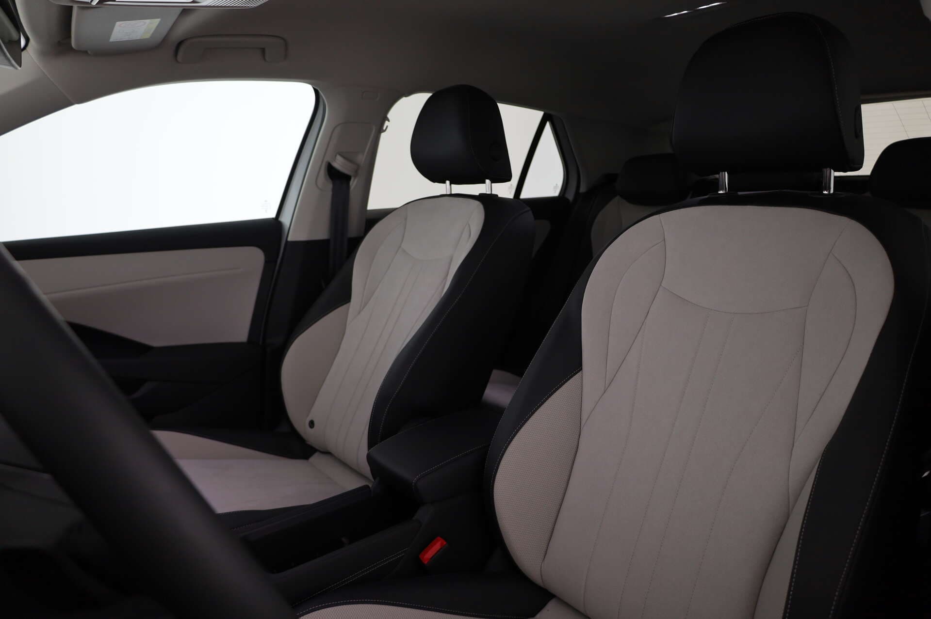 VOLKSWAGEN T-Roc, photo 8 sur 17