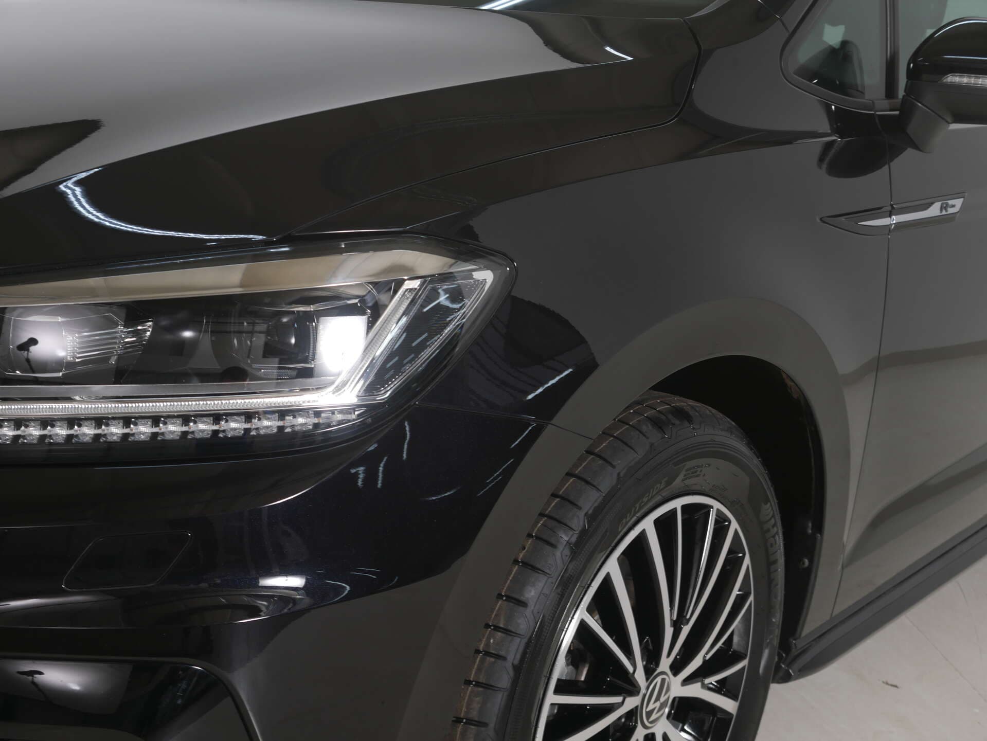 VOLKSWAGEN Touran, photo 2 sur 17