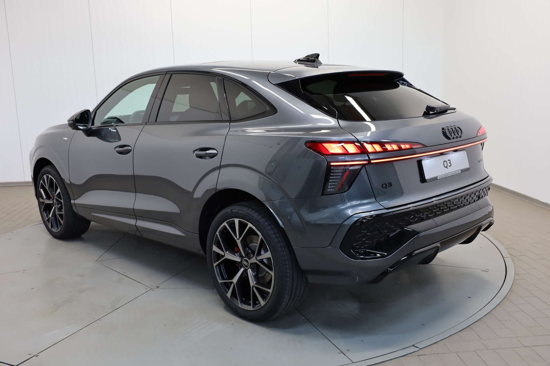 AUDI Q3 Sportback, photo 2 sur 17