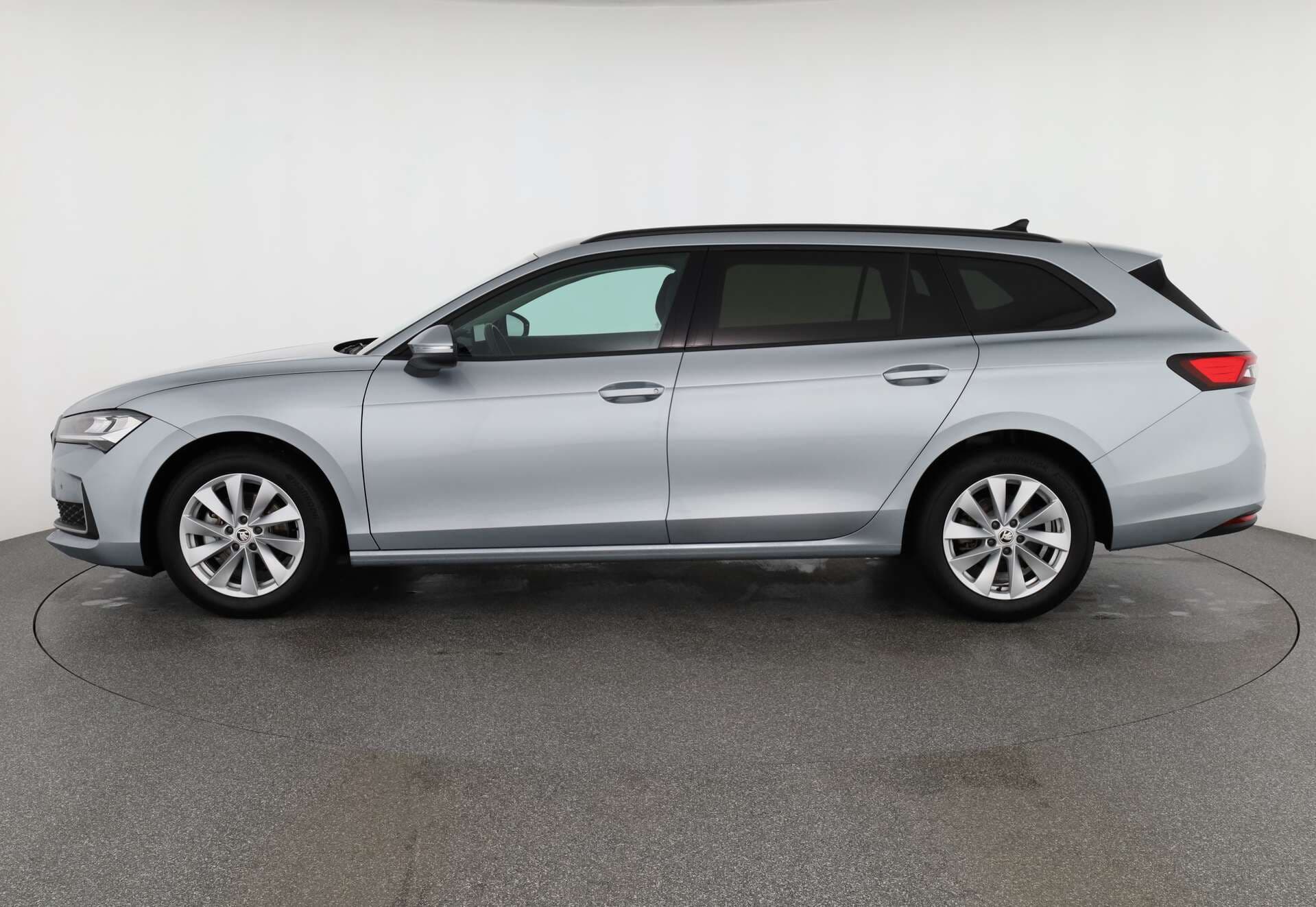 SKODA Superb Combi, photo 4 sur 17