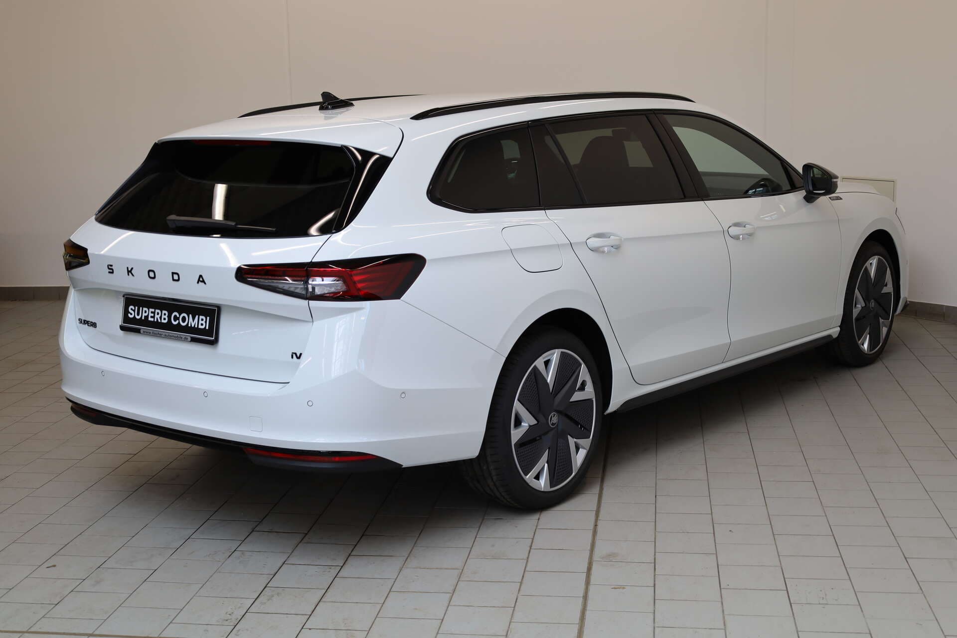 SKODA Superb Combi, photo 3 sur 17