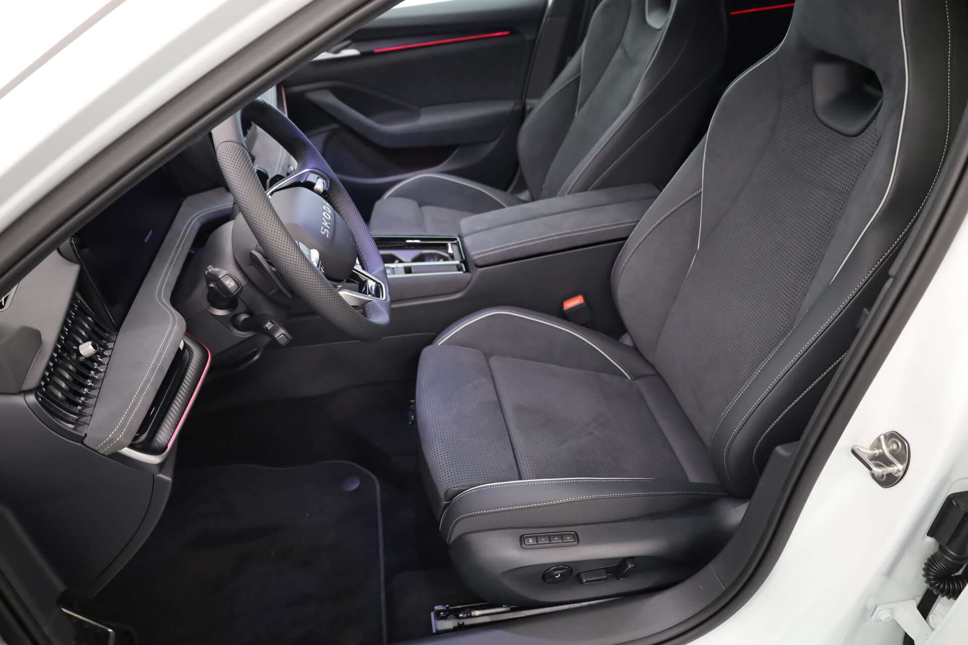 SKODA Superb Combi, photo 5 sur 17