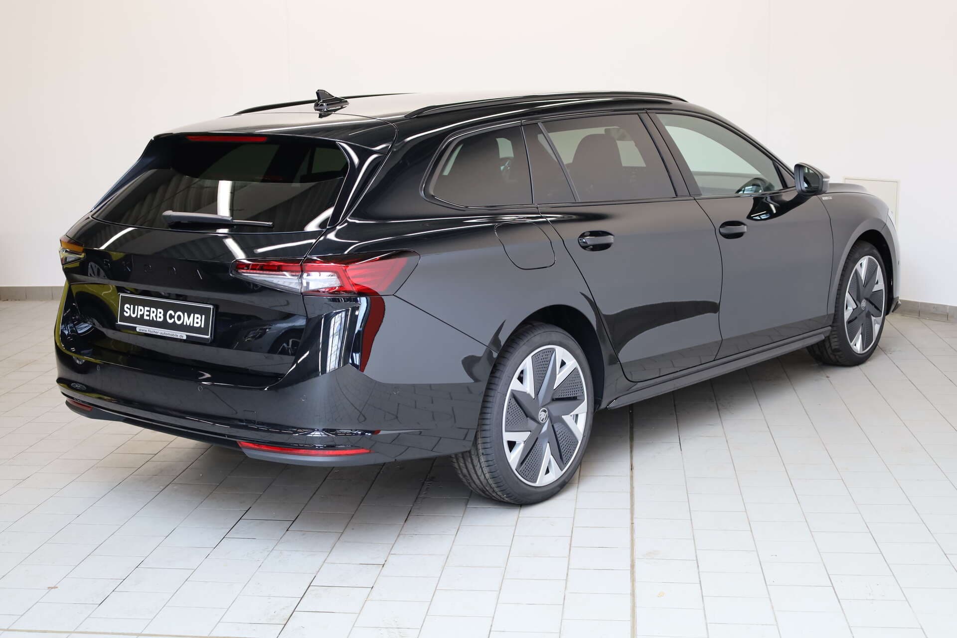 SKODA Superb Combi, photo 3 sur 17