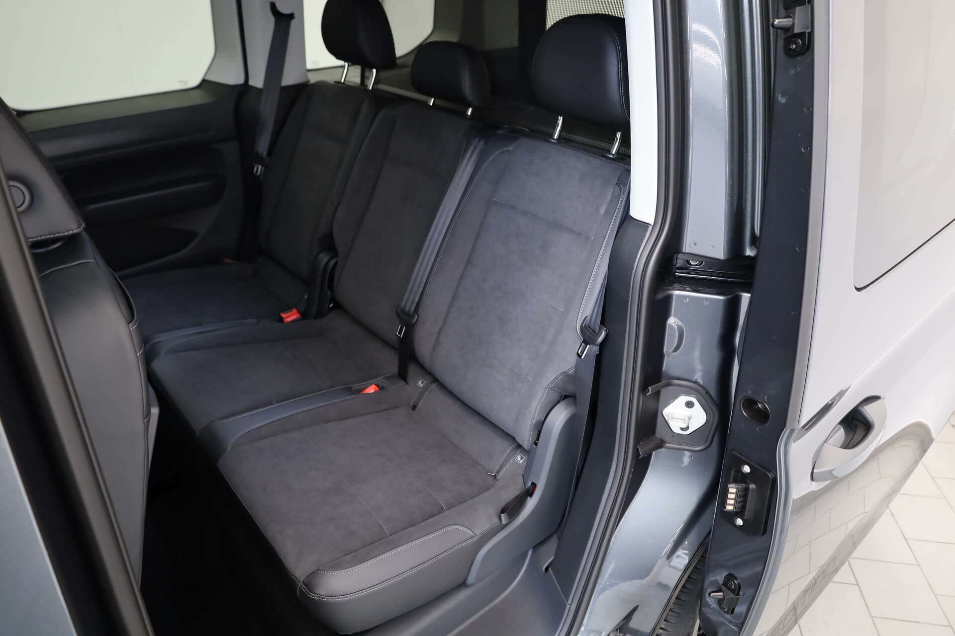 VOLKSWAGEN NUTZFAHRZEUGE Caddy, photo 13 sur 15