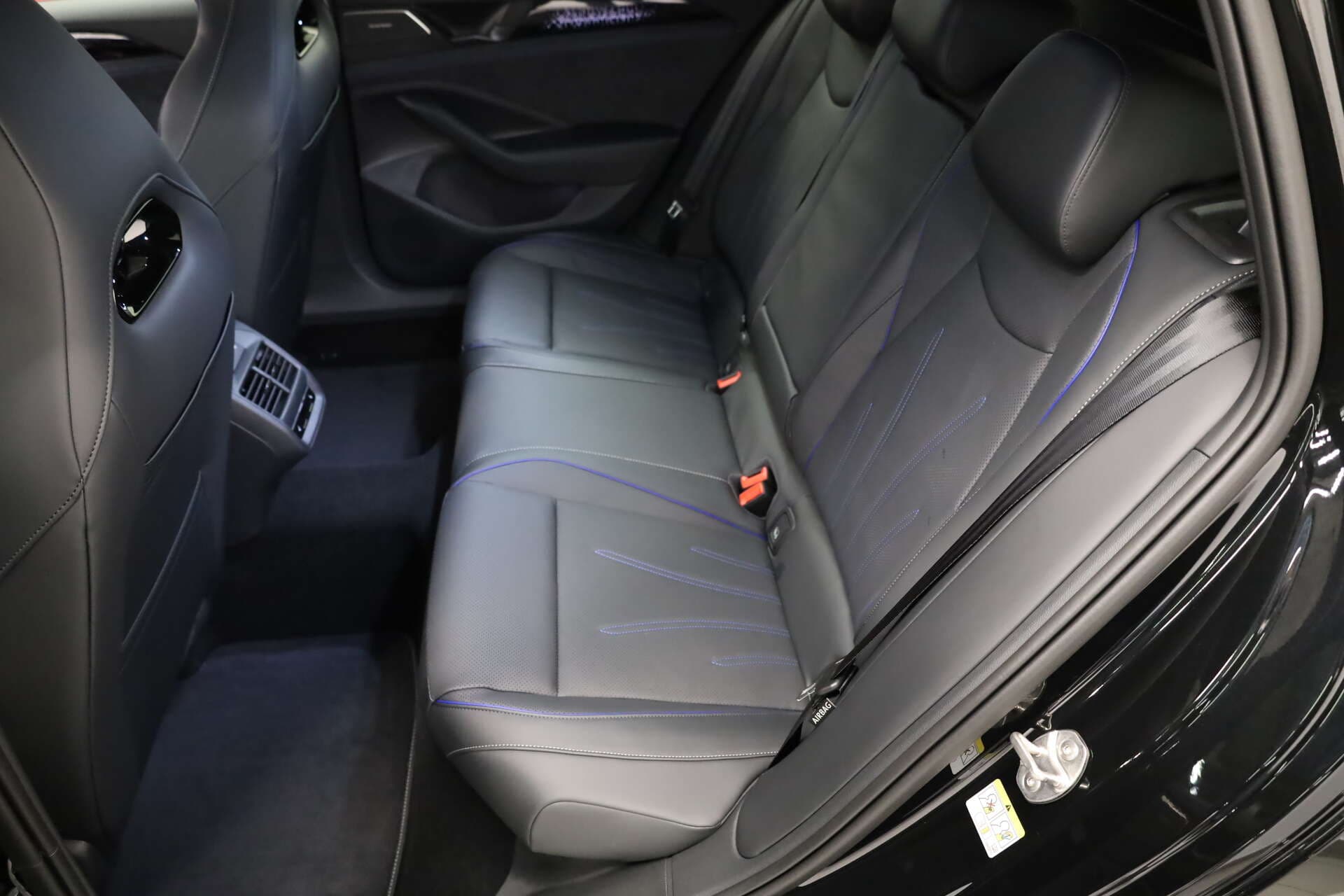 VOLKSWAGEN Passat, photo 13 sur 17